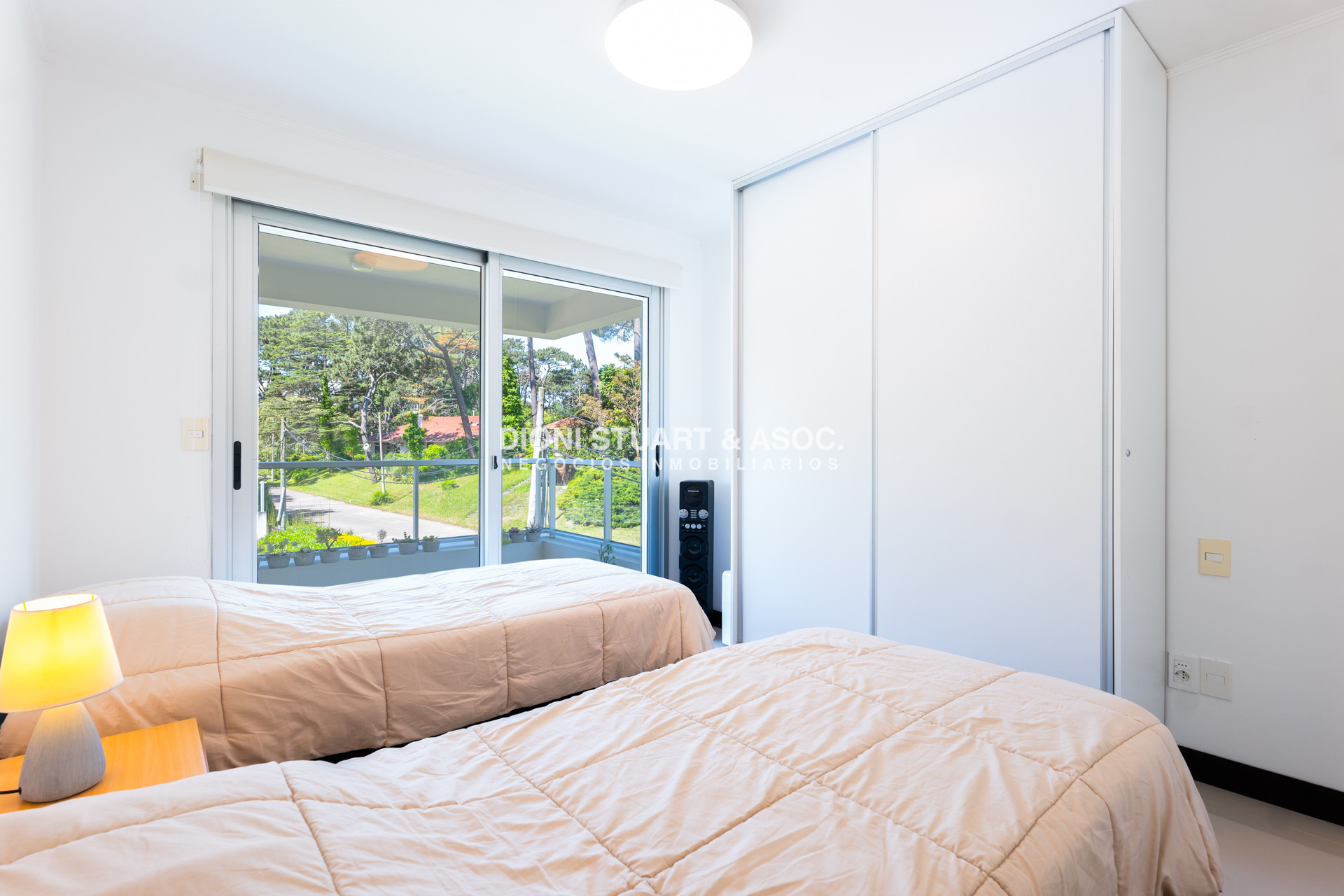 Apartamento ID.821 - APARTAMENTO EN VENTA EN PLAYA MANSA DE 2 DORMITORIOS CON PARRILLERO