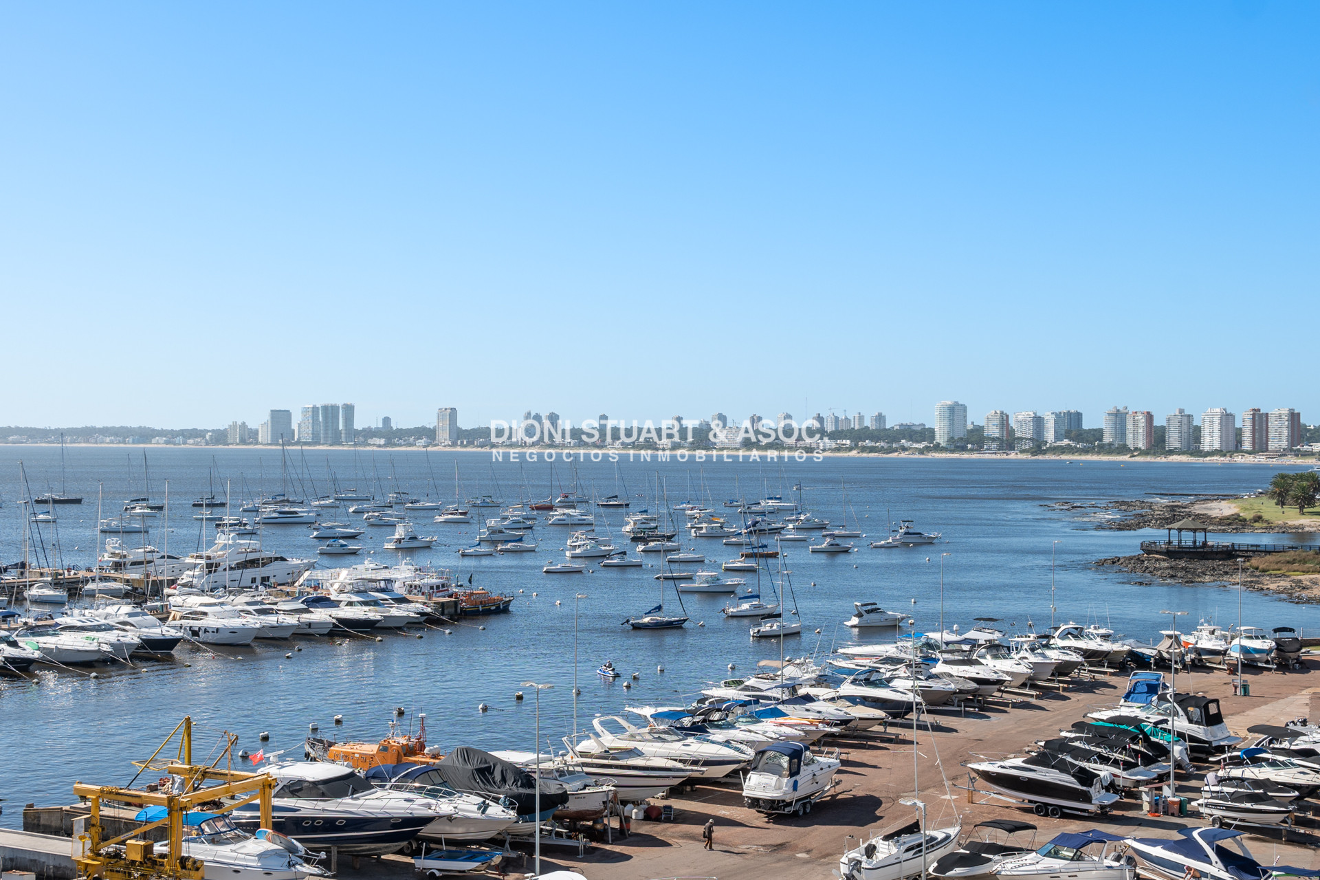 Apartamento ID.635 - Portofino - Increíble Vista Al Puerto - 3 Dorm en Suite + Dep.