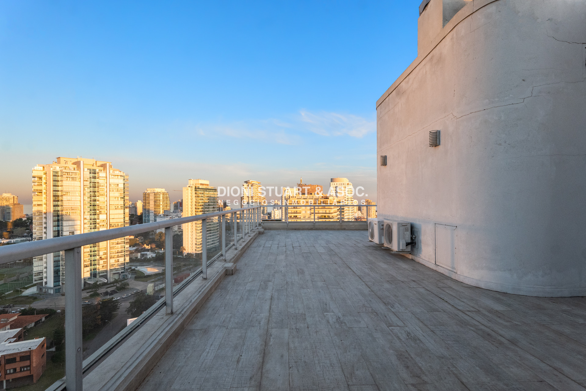 Apartamento ID.1055 - VENTA APARTAMENTO 6 DORMITORIOS - TEQUENDAMA I - PENT HOUSE DUPLEX - PLAYA MANSA 