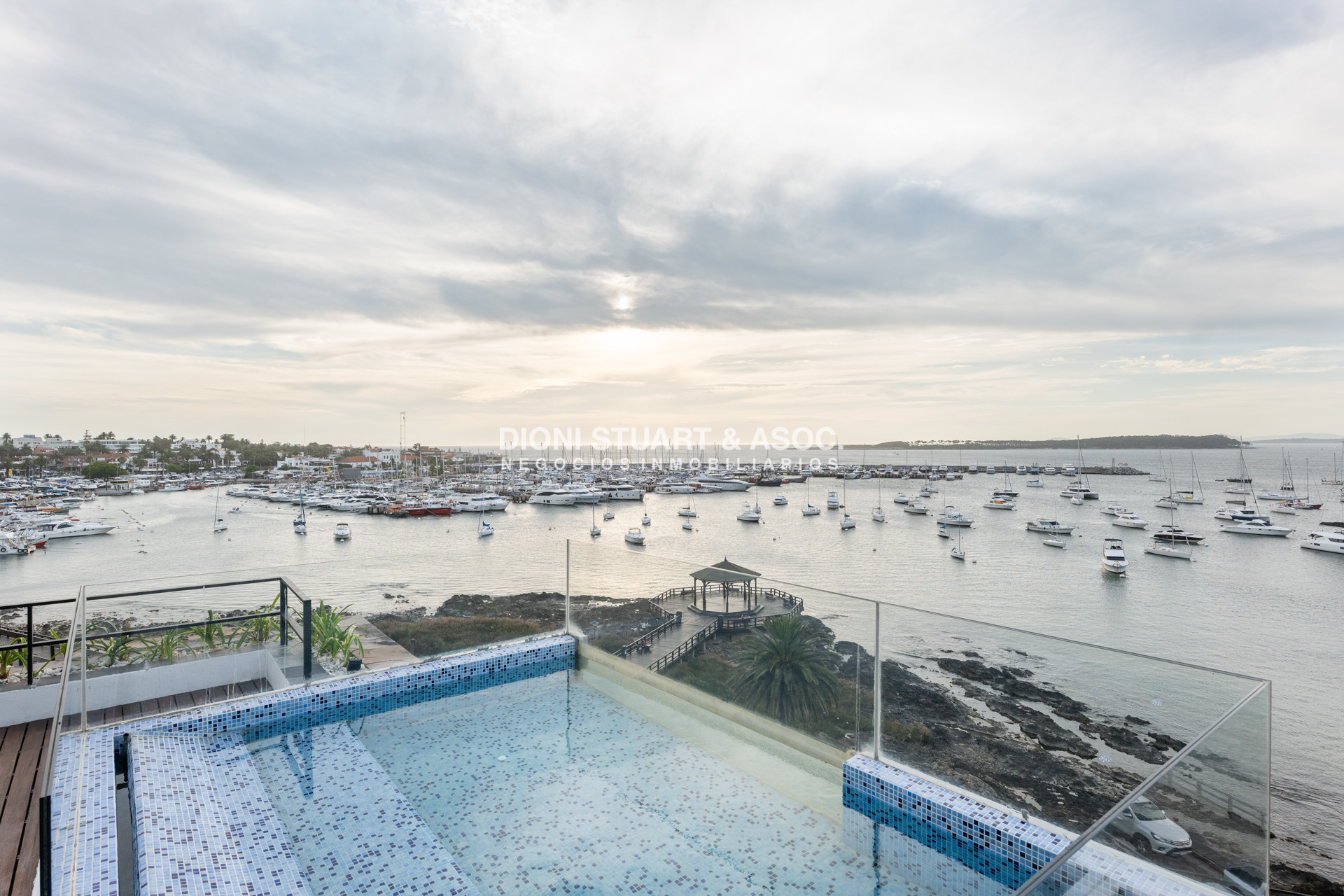 Apartamento ID.905 - LE BLEU - DEPARTAMENTO FRENTE AL PUERTO PENT HOUSE - 3 DORM EN SUITES + DEP.