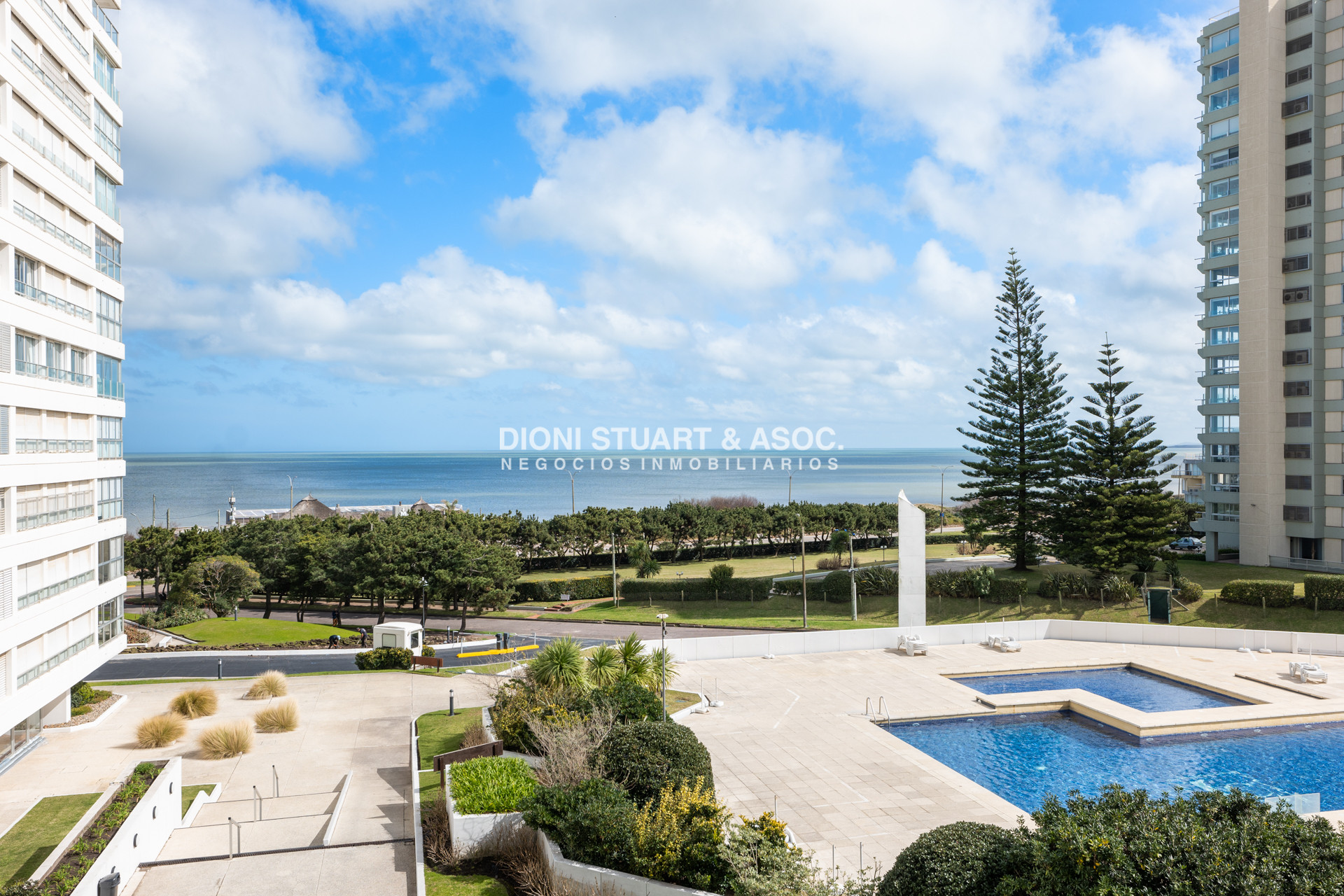 Apartamento ID.1058 - VENTA APARTAMENTO 1 DORMITORIO Y MEDIO - PLAYA MANSA - RECICLADO - COMPLEJO LINCOLN CENTER