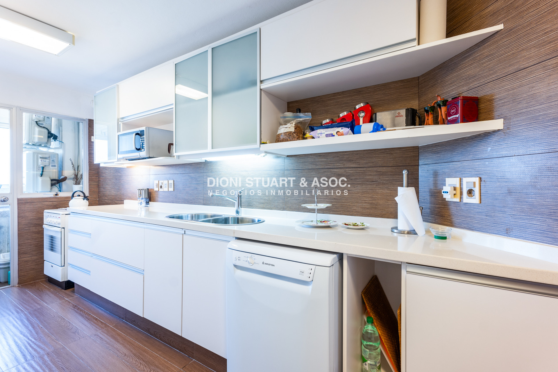 Apartamento ID.903 - DEPARTAMENTO EN ROOSEVELT - 2 DORMITORIOS - RECICLADO - CON VISTA - PARQUEMAR R