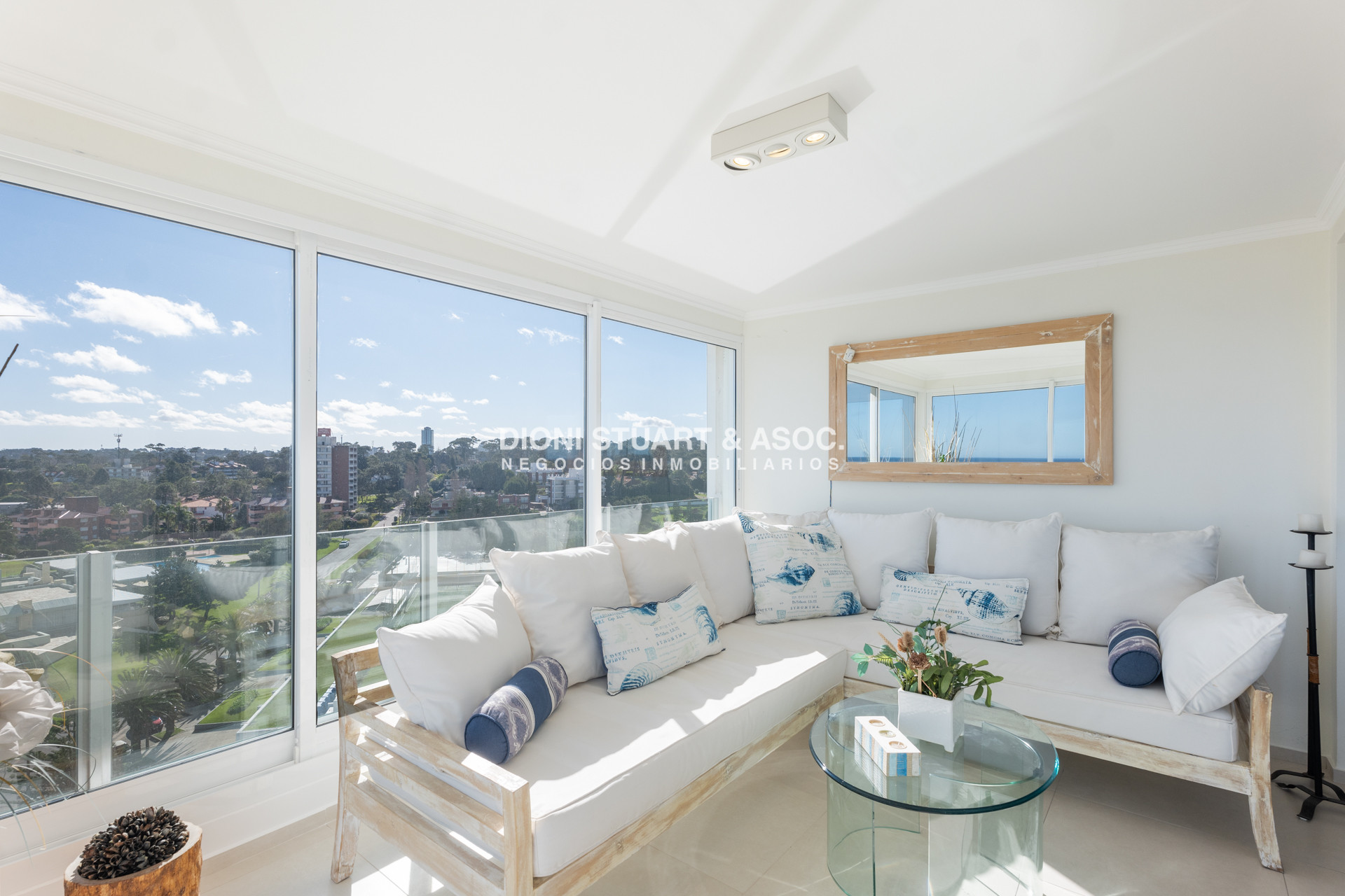 Apartamento ID.689 - TORRE WASHINGTON ESQUINERO 3 DORM RECICLADO