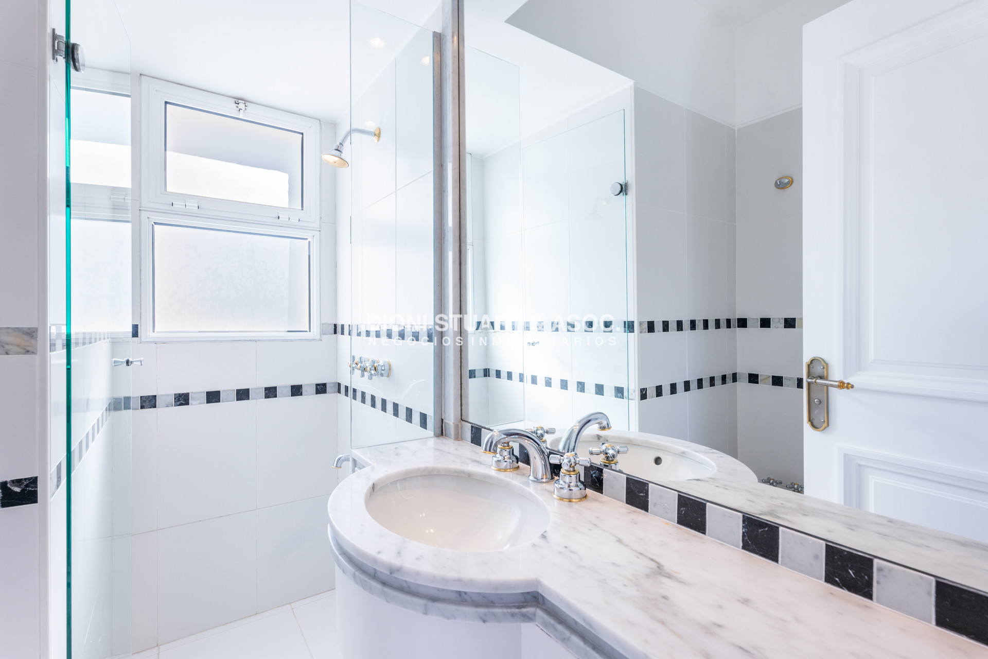Apartamento ID.757 - PENT HOUSE EN VENTA PRIMERA LINEA BRAVA - EDIF. AGUAS AZULES - 5 DORM EN SUITE