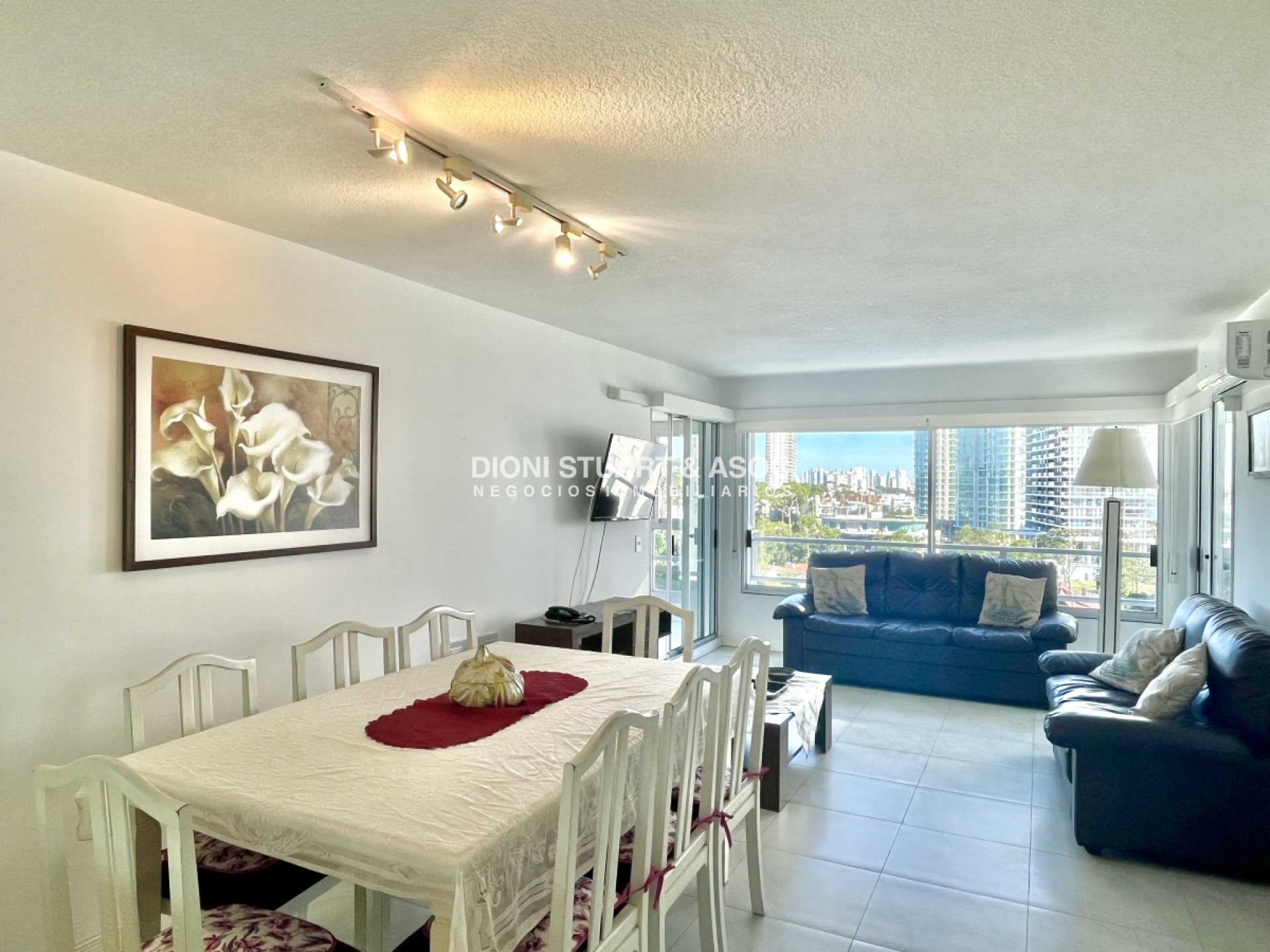 Apartamento ID.319 - Complejo Lincoln Center - En Venta - 2 Dorm + Dependencia - Playa Mansa