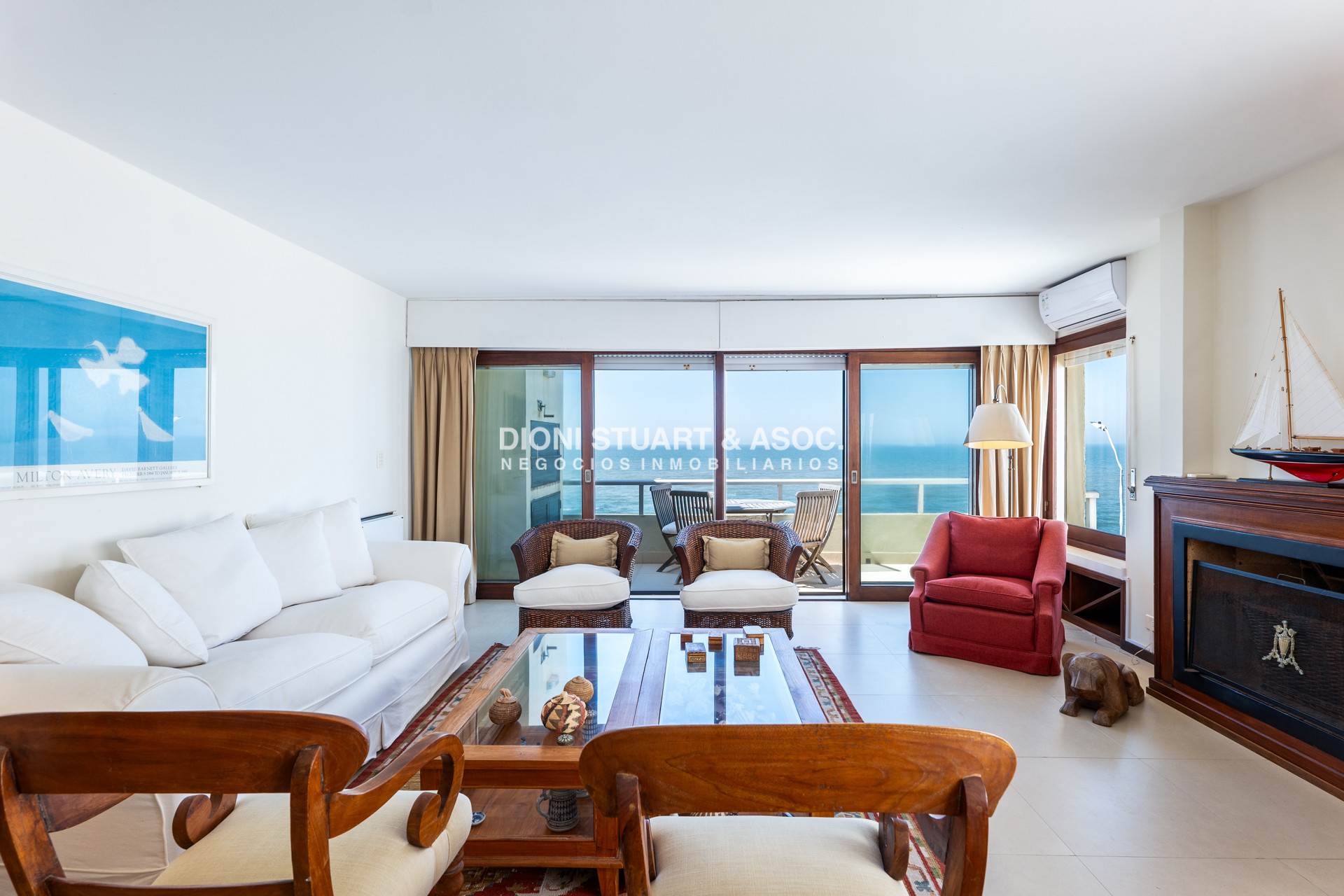 Apartamento ID.920 - DEPARTAMENTO EN VENTA FRENTE AL MAR - CON PARRILLERO - 3 DORMITORIOS - RECICLADO - PENINSULA - PUNTA DEL ESTE