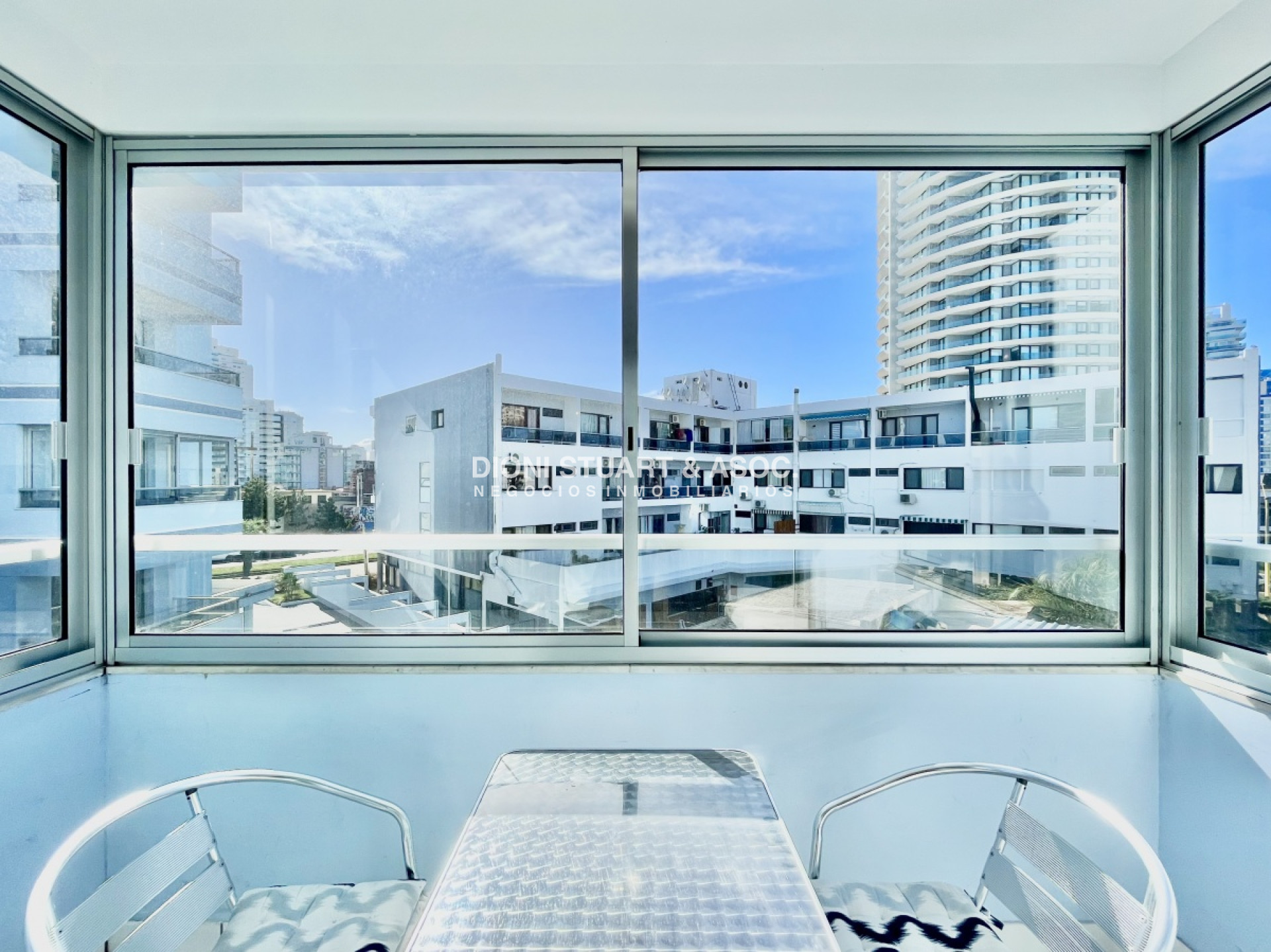 Apartamento ID.455 - Apartamento 1 Dormitorio en Venta! Punta del Este! Excelente Ubicación y Sol! Piscina, Terraza y Cochera!