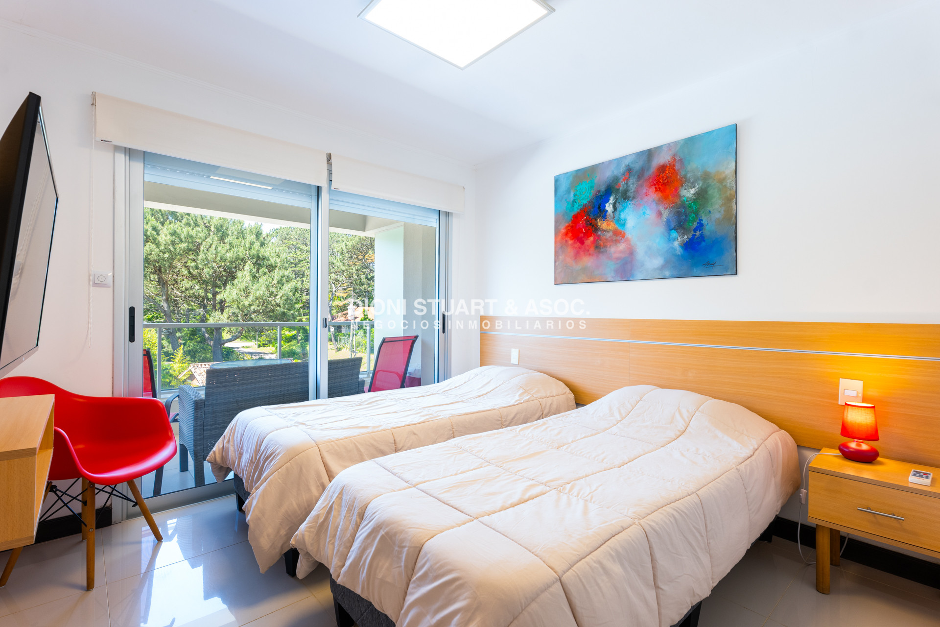 Apartamento ID.820 - APARTAMENTO EN VENTA EN PLAYA MANSA DE 2 DORMITORIOS CON PARRILLERO