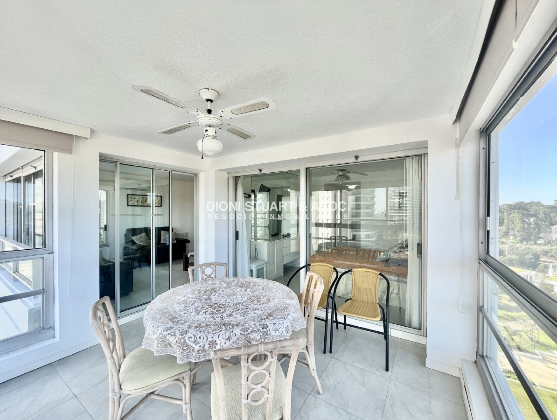 Apartamento ID.319 - Complejo Lincoln Center - En Venta - 2 Dorm + Dependencia - Playa Mansa