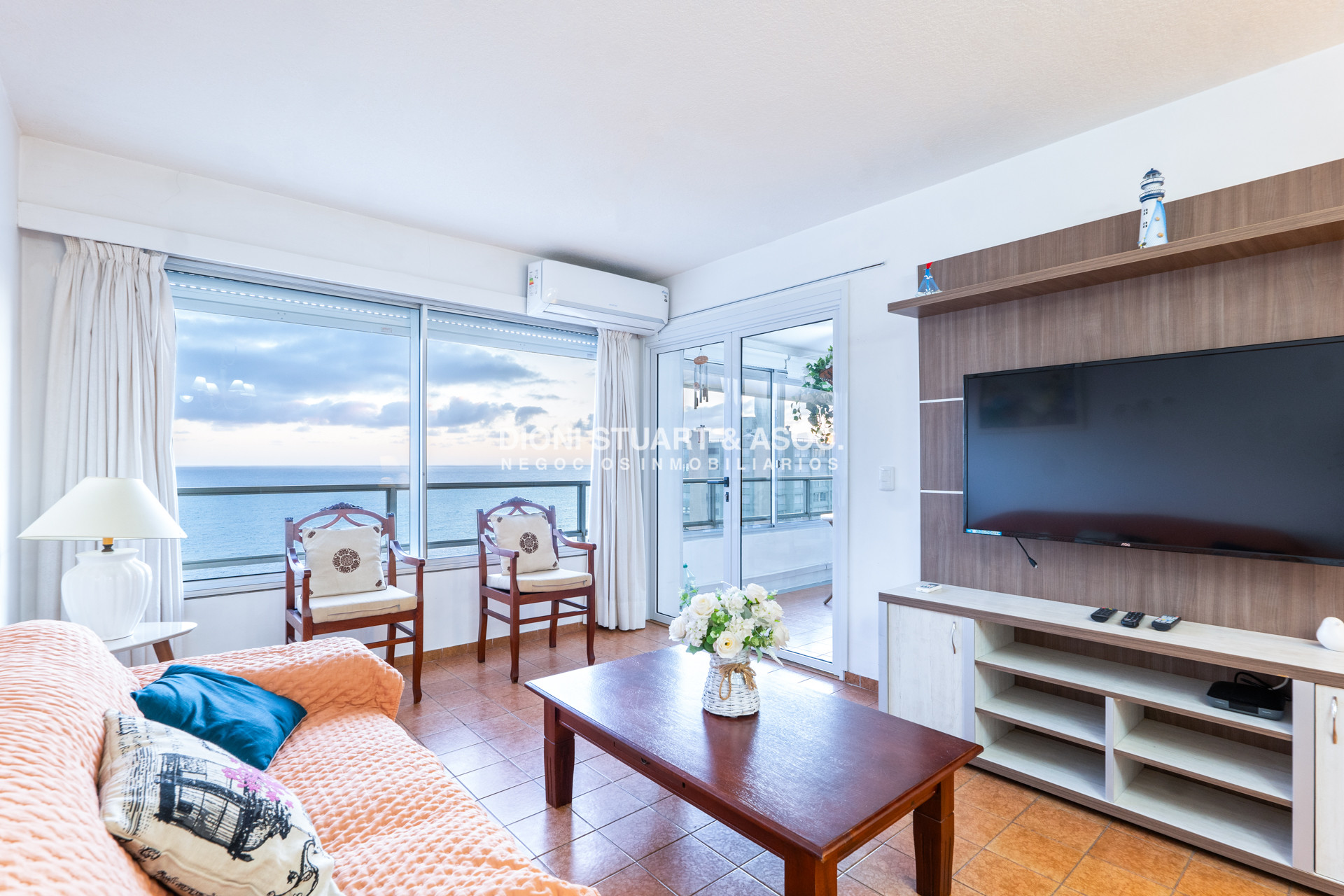 Apartamento ID.15 - Apartamento en Venta - Playa Mansa - Torre Jefferson - 1 Dorm y Medio