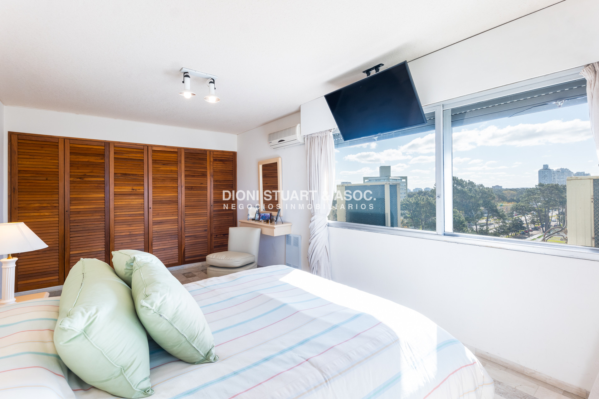 Apartamento ID.777 - Apartamento en Roosevelt Center en Venta - 3 Dormitorios 