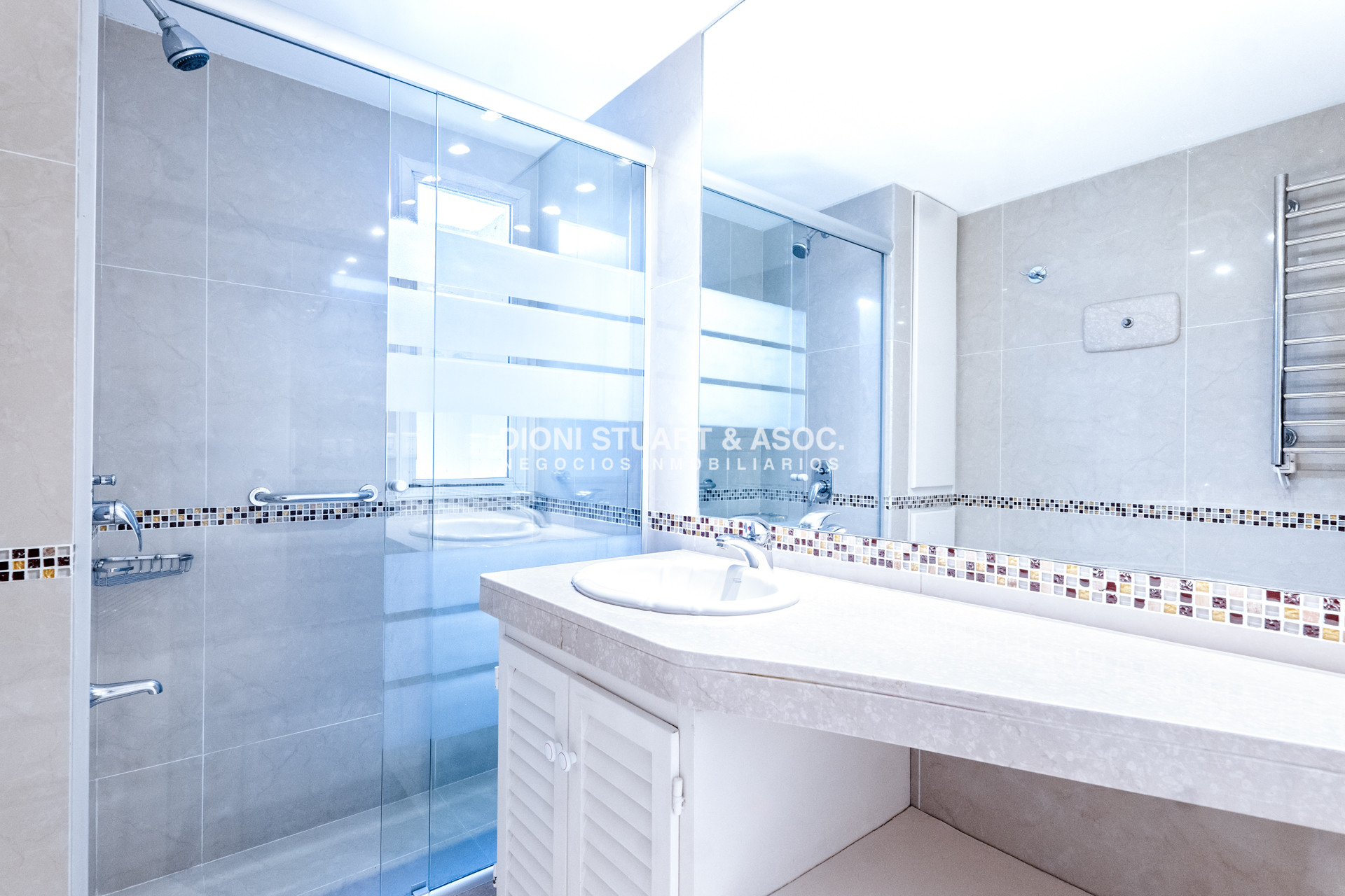 Apartamento ID.1054 - VENTA APARTAMENTO 4 DORMITORIOS RECICLADO - PLAYA BRAVA - PARQUEMAR CENTER 