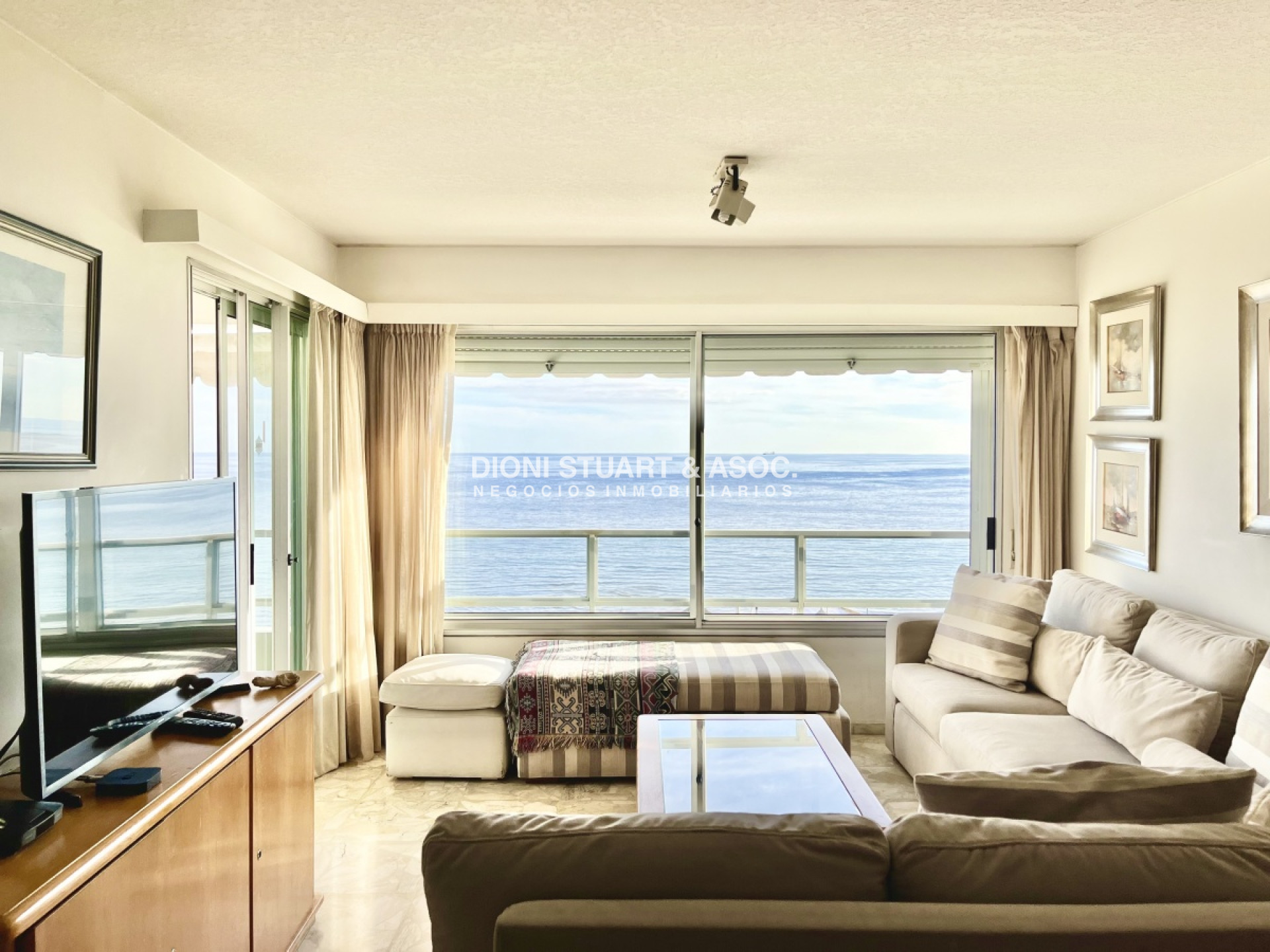 Apartamento ID.215 - APARTAMENTO EN ALQUILER 3 DORMITORIOS FRENTE AL MAR PLAYA MANSA - COMPLEJO LINCOLN CENTER