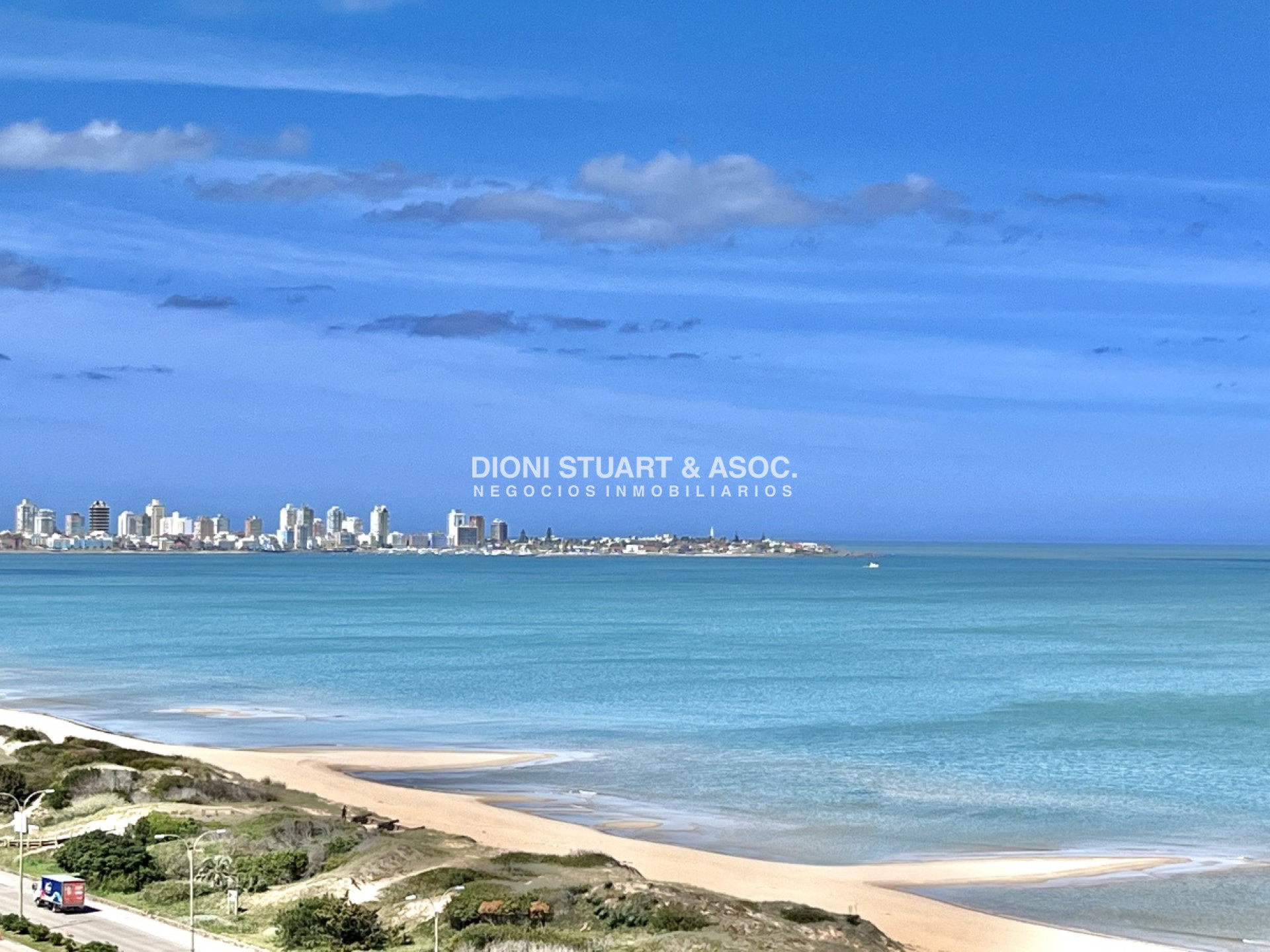 Apartamento ID.296 - DEPARTAMENTO DE 3 DORMITORIOS EN ALQUILER PLAYA MANSA FRENTE AL MAR TORRE WASHINGTON COMPLEJO LINCOLN CENTER