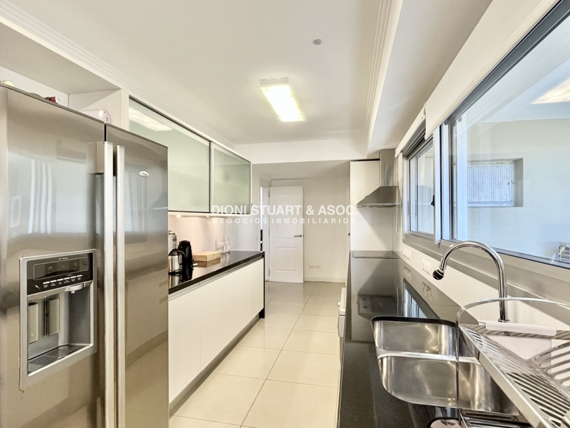 Apartamento ID.274 - Apartamento en Venta Torre Lobos - Primera Linea Playa Brava - 3 Dormitorios en Suite + Dependencia
