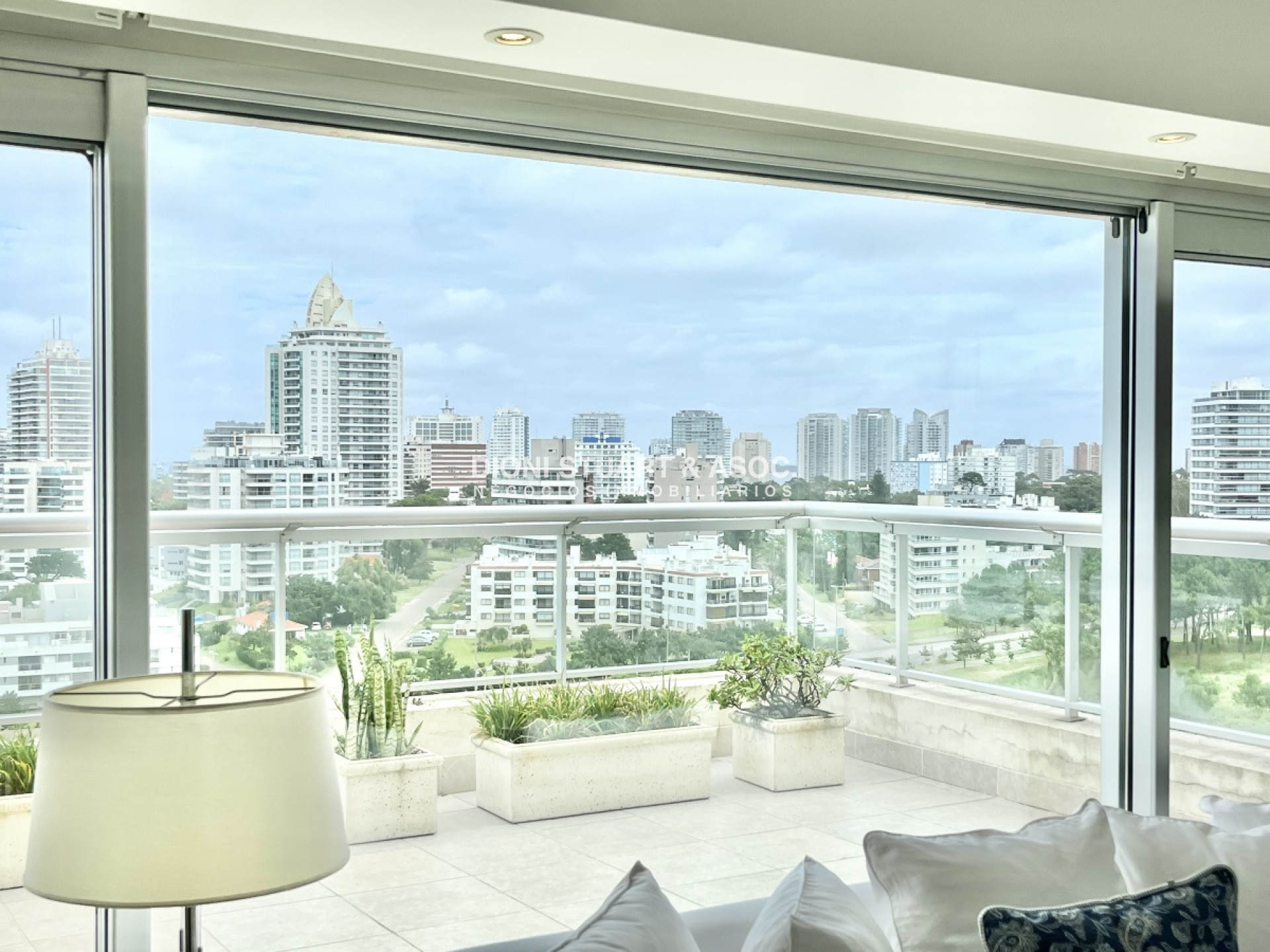 Apartamento ID.116 - Torre Lobos  -  Esquinero - En Venta