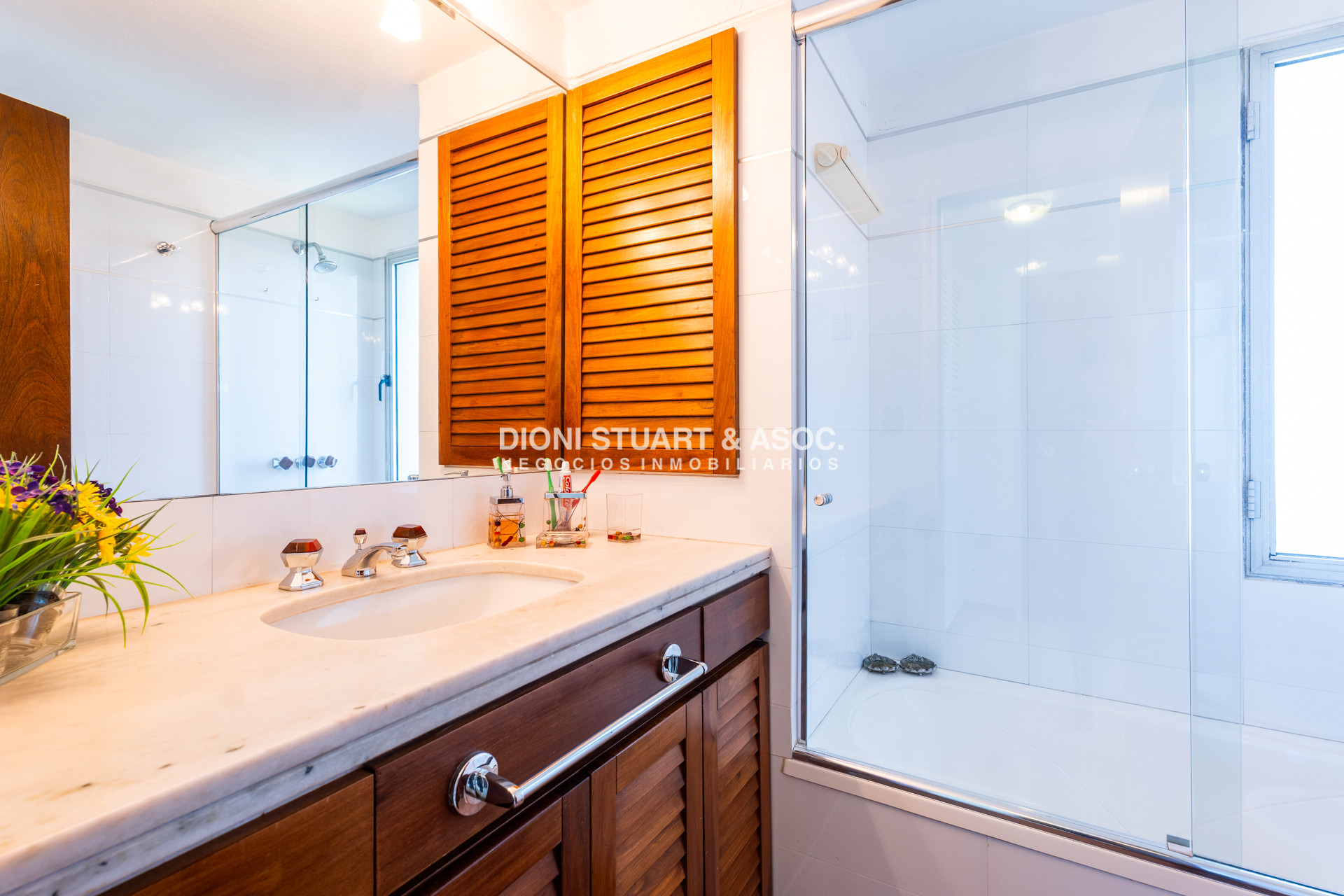 Apartamento ID.926 - DEPARTAMENTO CON VISTA AL MAR - 2 DORMITORIOS - PARQUEMAR ROOSEVELT - RECICLADO
