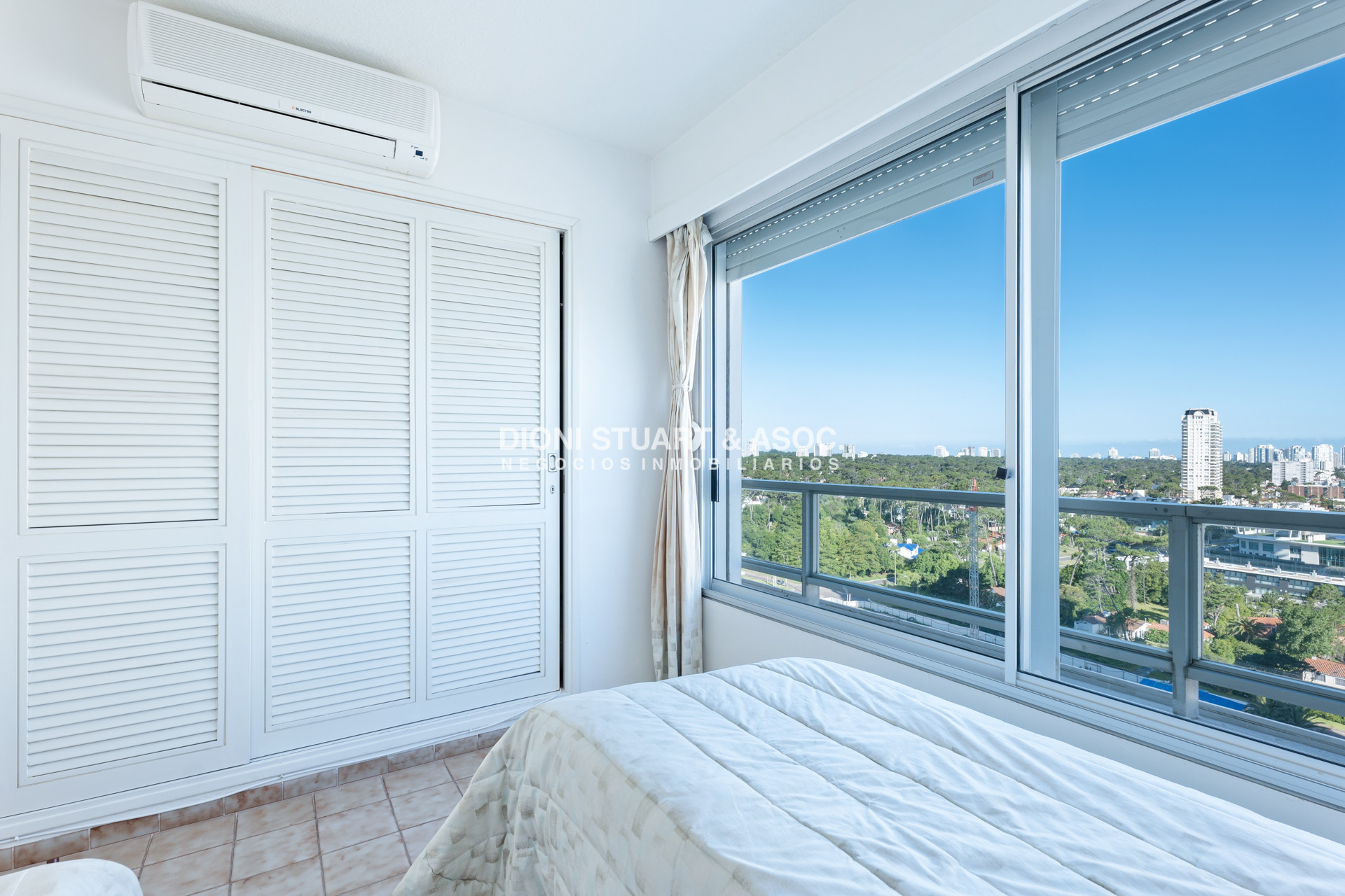 Apartamento ID.149 - Apartamento en Venta - Torre Jefferson - 3 Dormitorios + Dep. - Complejo Lincoln Center - Playa Mansa
