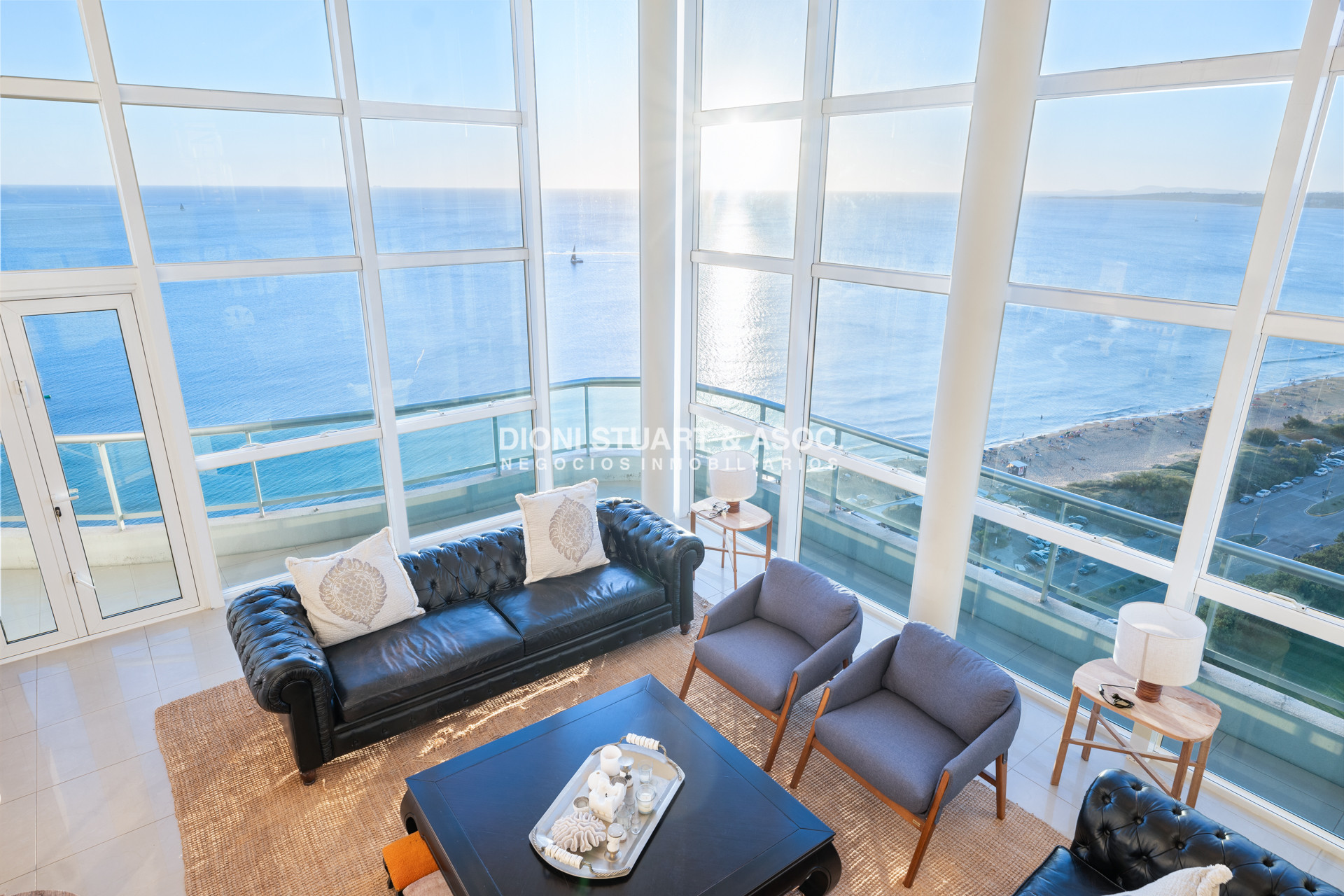 Apartamento ID.910 - DEPARTAMENTO DUPLEX EN AQUARELA - PLAYA MANSA - 4 DORM EN SUITE + DEPENDENCIA