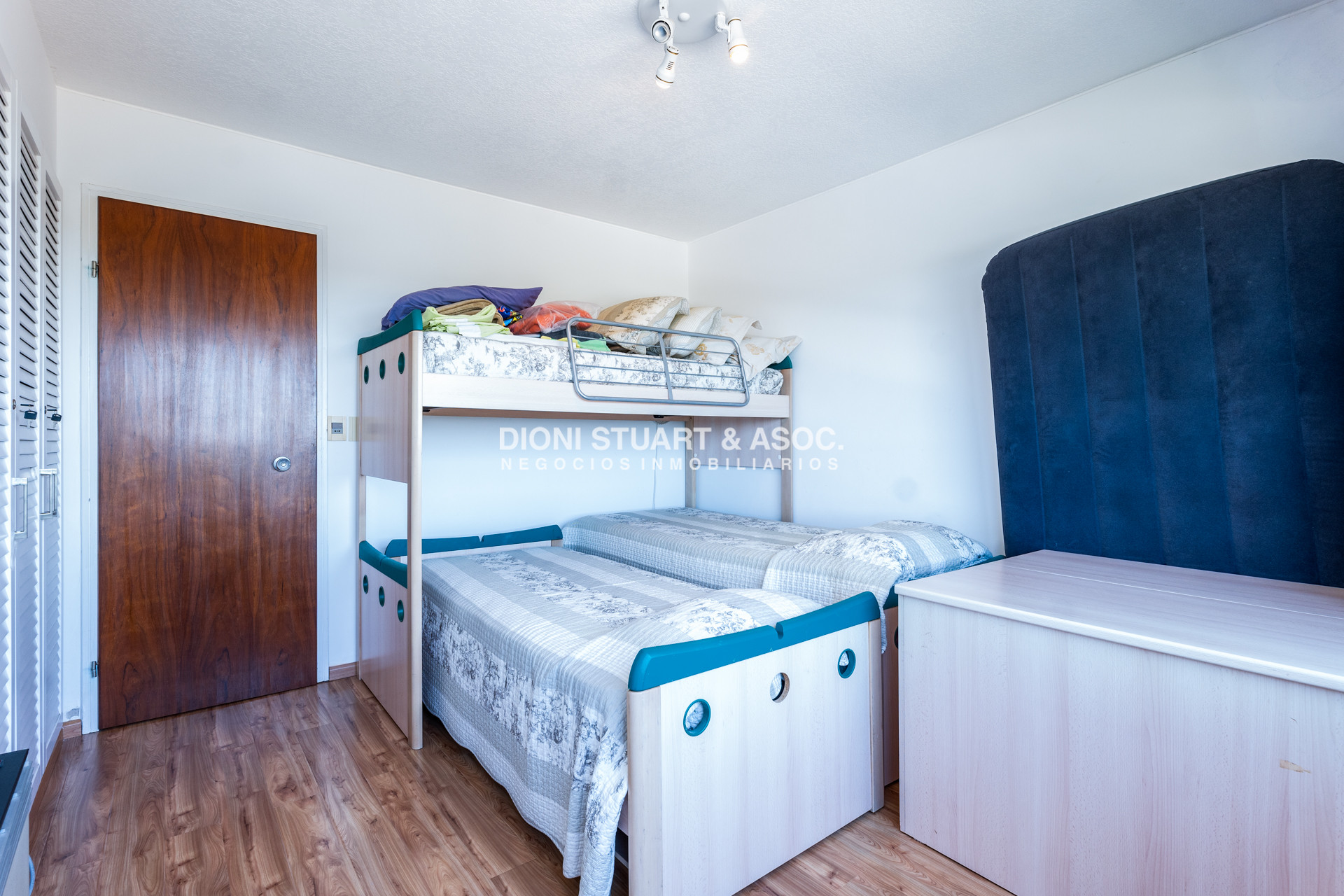 Apartamento ID.903 - DEPARTAMENTO EN ROOSEVELT - 2 DORMITORIOS - RECICLADO - CON VISTA - PARQUEMAR R