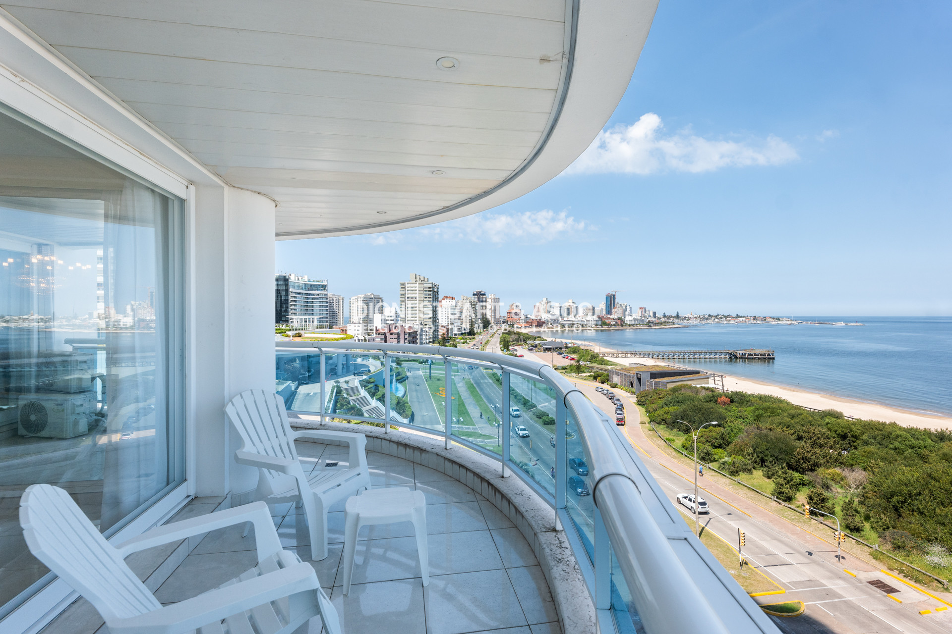 Apartamento ID.800 - MILLENIUM TOWER EN ALQUILER DE TEMPORADA - 3 DORMITORIOS EN SUITE + DEP. - LA MEJOR VISTA