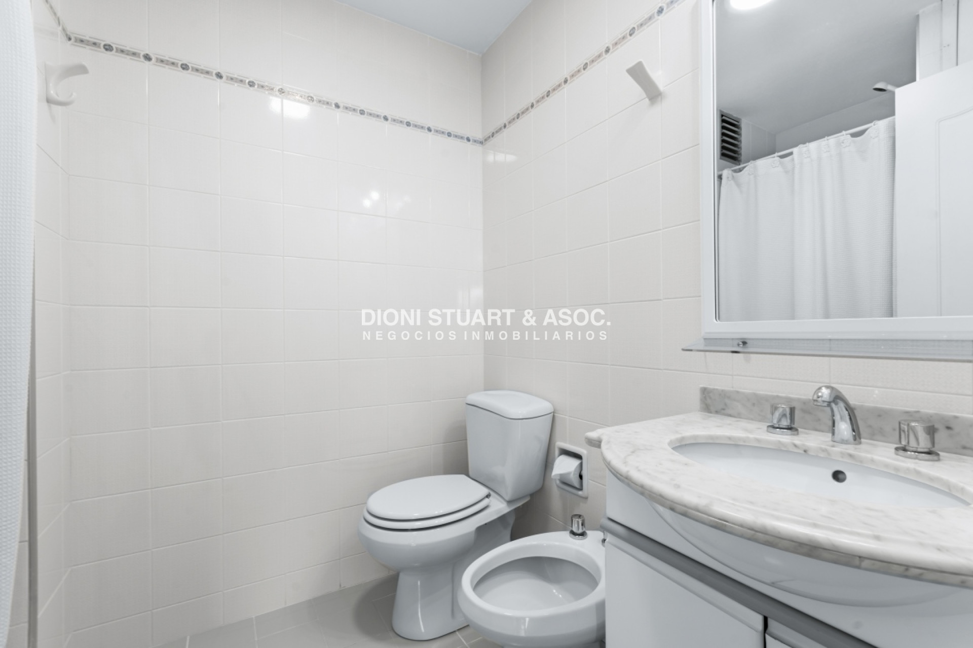 Apartamento ID.323 - Apartamento En Alquiler De Temporada (2da Febrero y Carnaval Libre)- Mansa - 2 Dormitorios - Piscina y Servicio de Playa - Complejo Lincoln Center