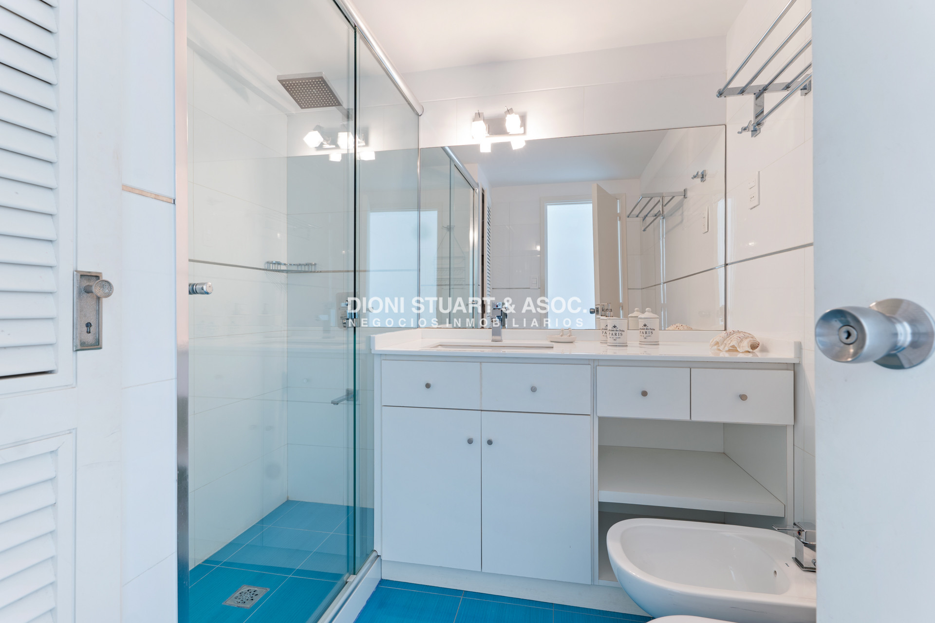 Apartamento ID.407 - Oportunidad - Apartamento en Venta - Primera Linea Mansa - 2 Dormitorios y Medio - Reciclado - Complejo Lincoln Center