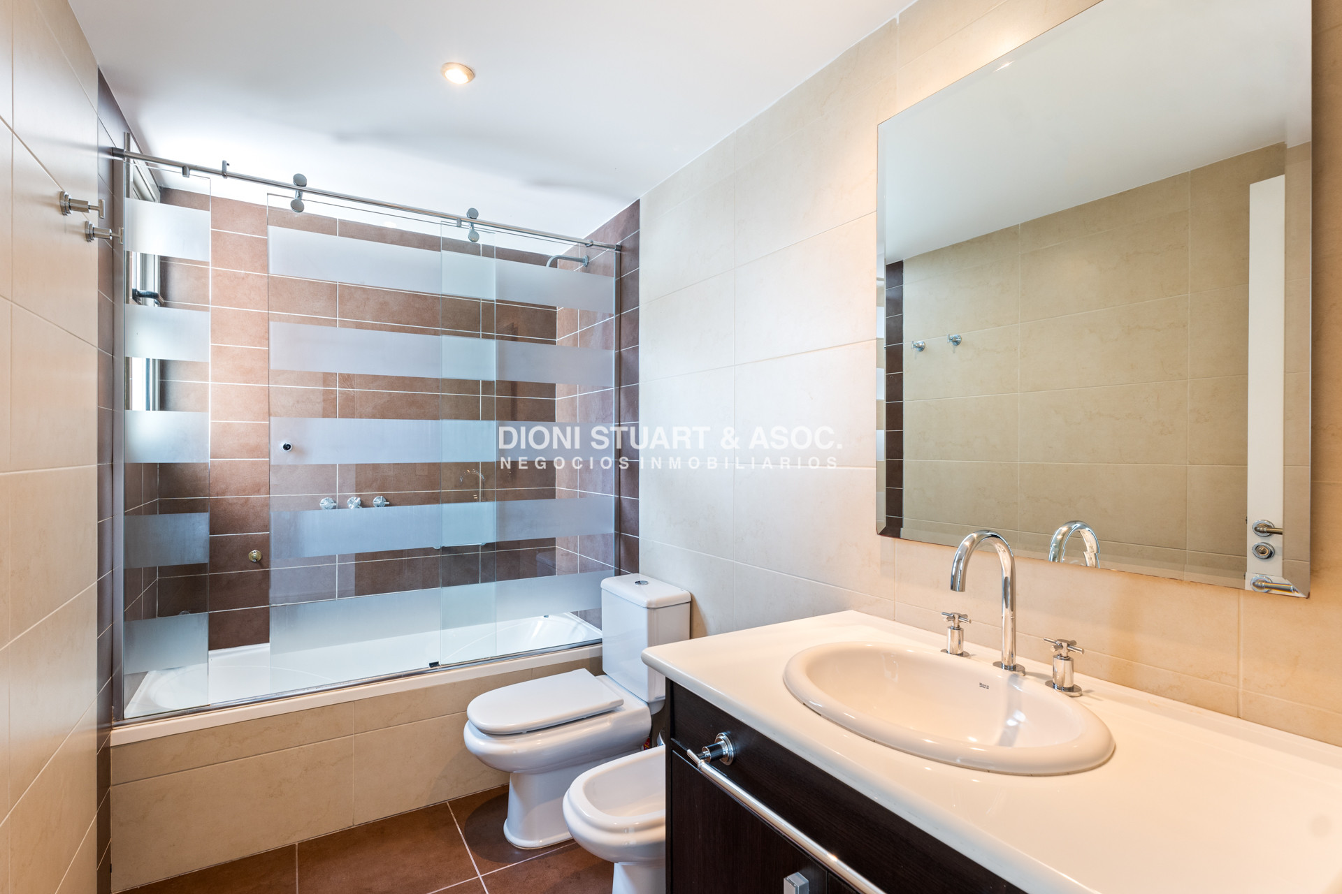Apartamento ID.770 - IMPERIALE I DEPARTAMENTO EN VENTA - 3 DORMITORIOS EN SUITE + DEP. - ESQUINERO A PUNTA DEL ESTE