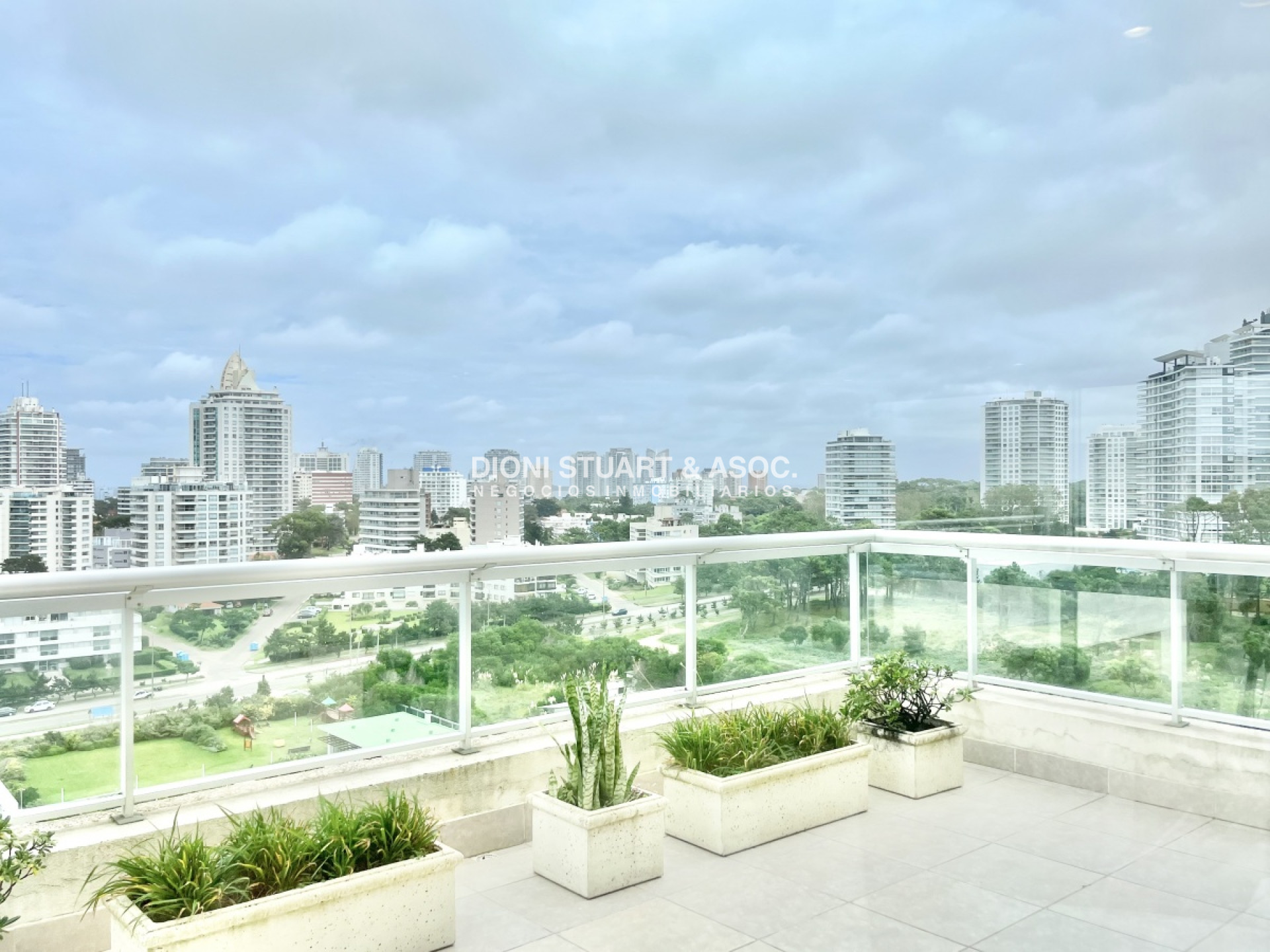 Apartamento ID.116 - Torre Lobos  -  Esquinero - En Venta