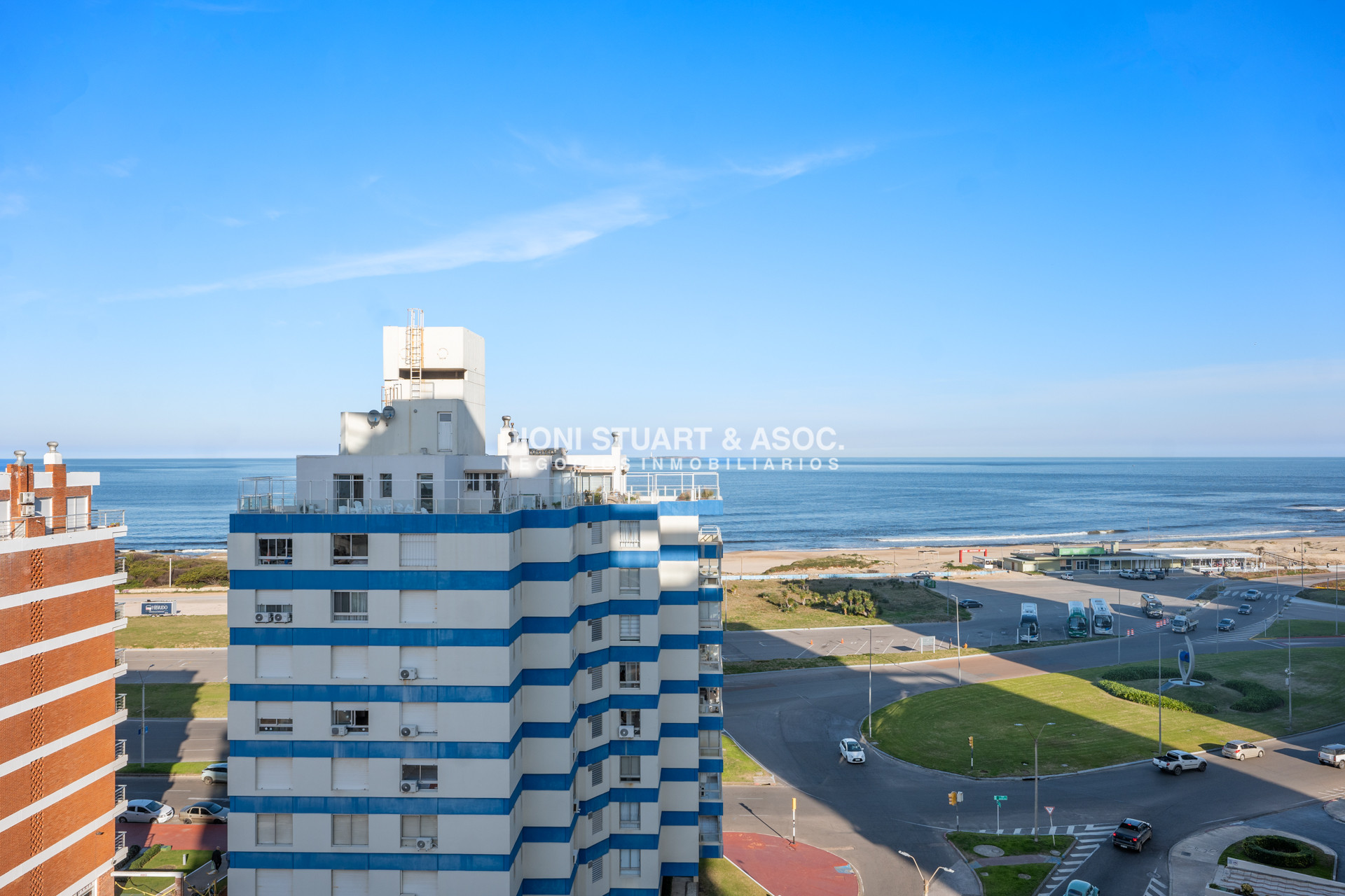 Apartamento ID.1054 - VENTA APARTAMENTO 4 DORMITORIOS RECICLADO - PLAYA BRAVA - PARQUEMAR CENTER 