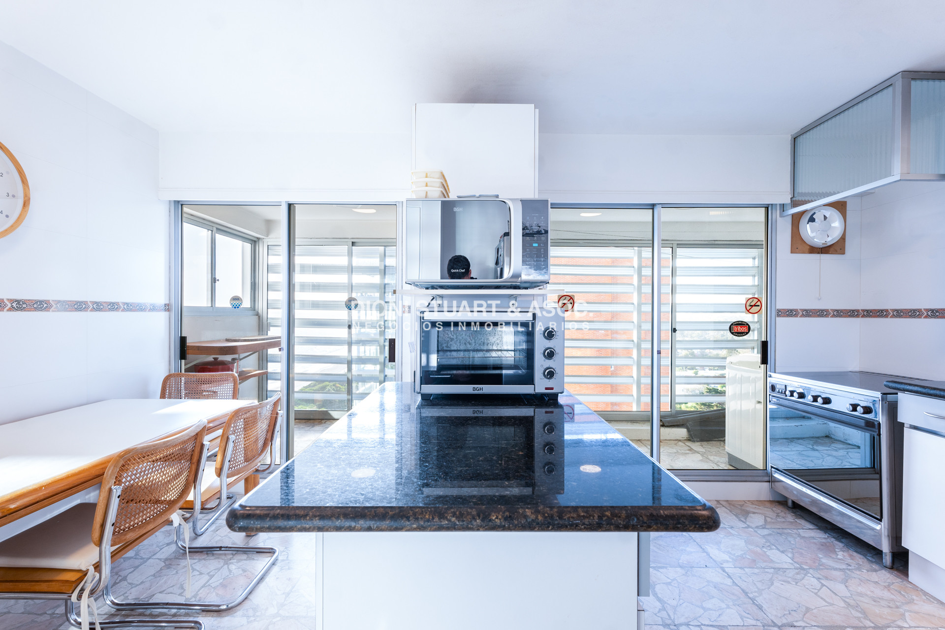 Apartamento ID.978 - APARTAMENTO EN VENTA EN EDIFICIO IMARANGATU - 3 DORM + DEP. CON PARRILLERO