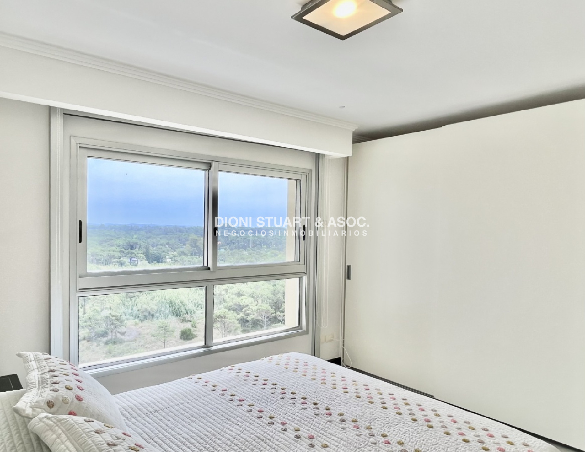 Apartamento ID.402 - Alquiler de Temporada - Playa Brava - Torre Lobos - 3 Dormitorios en Suite + Dependencia 