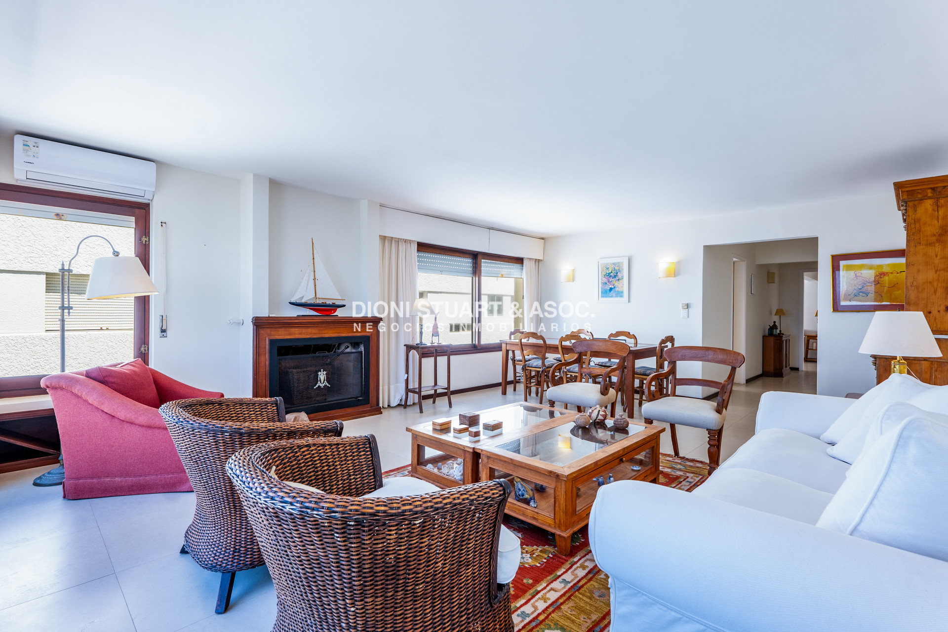 Apartamento ID.920 - DEPARTAMENTO EN VENTA FRENTE AL MAR - CON PARRILLERO - 3 DORMITORIOS - RECICLADO - PENINSULA - PUNTA DEL ESTE