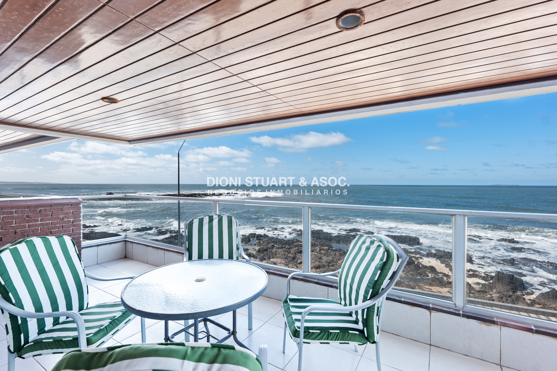 Apartamento ID.748 - Edificio Carmel - Apartamento de 3 Dorm y Dependencia - Punta del Este