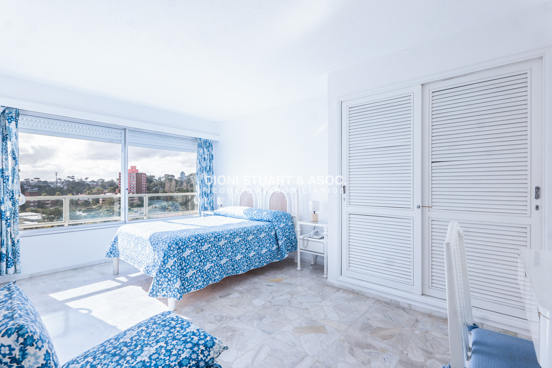 Apartamento ID.1059 - ALQUILER APARTAMENTO 3 DORMITORIOS FRENTE AL MAR PLAYA MANSA - COMPLEJO LINCOLN CENTER