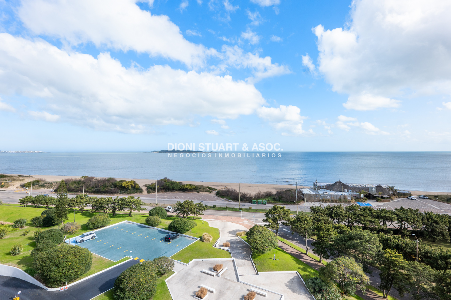 Apartamento ID.1059 - ALQUILER APARTAMENTO 3 DORMITORIOS FRENTE AL MAR PLAYA MANSA - COMPLEJO LINCOLN CENTER