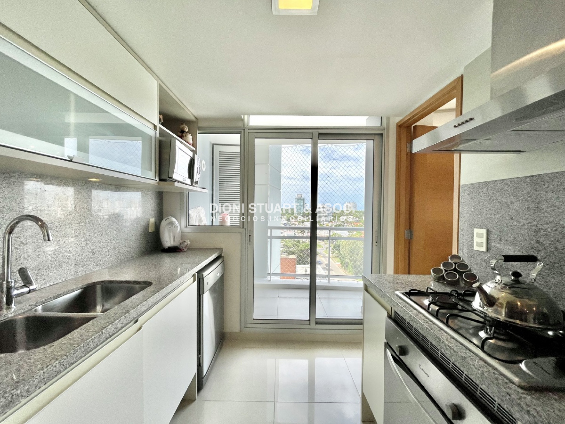 Apartamento ID.417 - DEPARTAMENTO EN PLAYA MANSA EN VENTA - SUNRISE - 3 DORM EN SUITE + DEP.