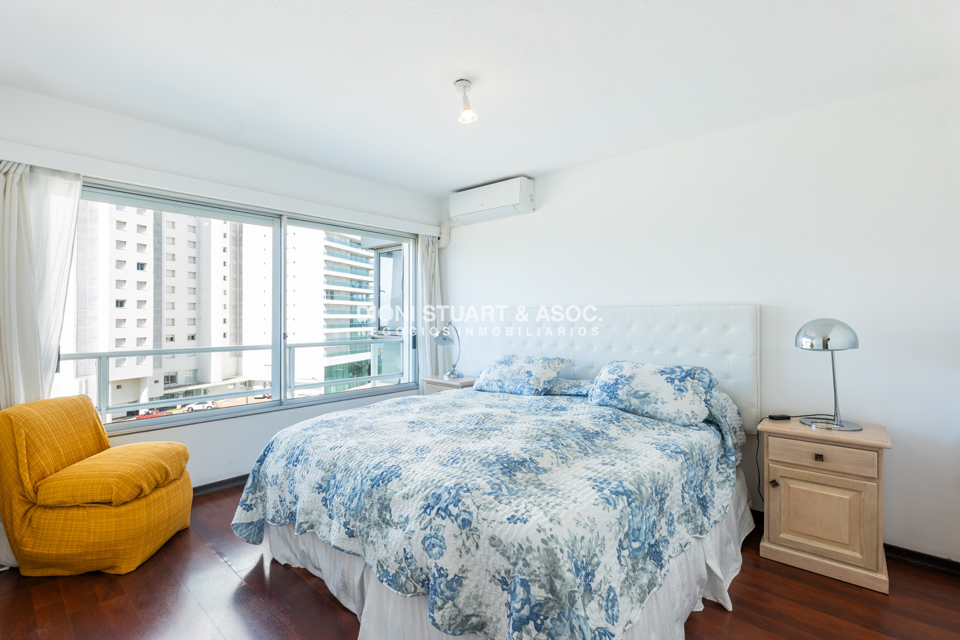 Apartamento ID.741 - DEPARTAMENTO EN PLAYA MANSA - 3 DORMITORIOS Y DEPENDENCIA - RECICLADO - TORRE JEFFERSON - COMPLEJO LINCOLN CENTER