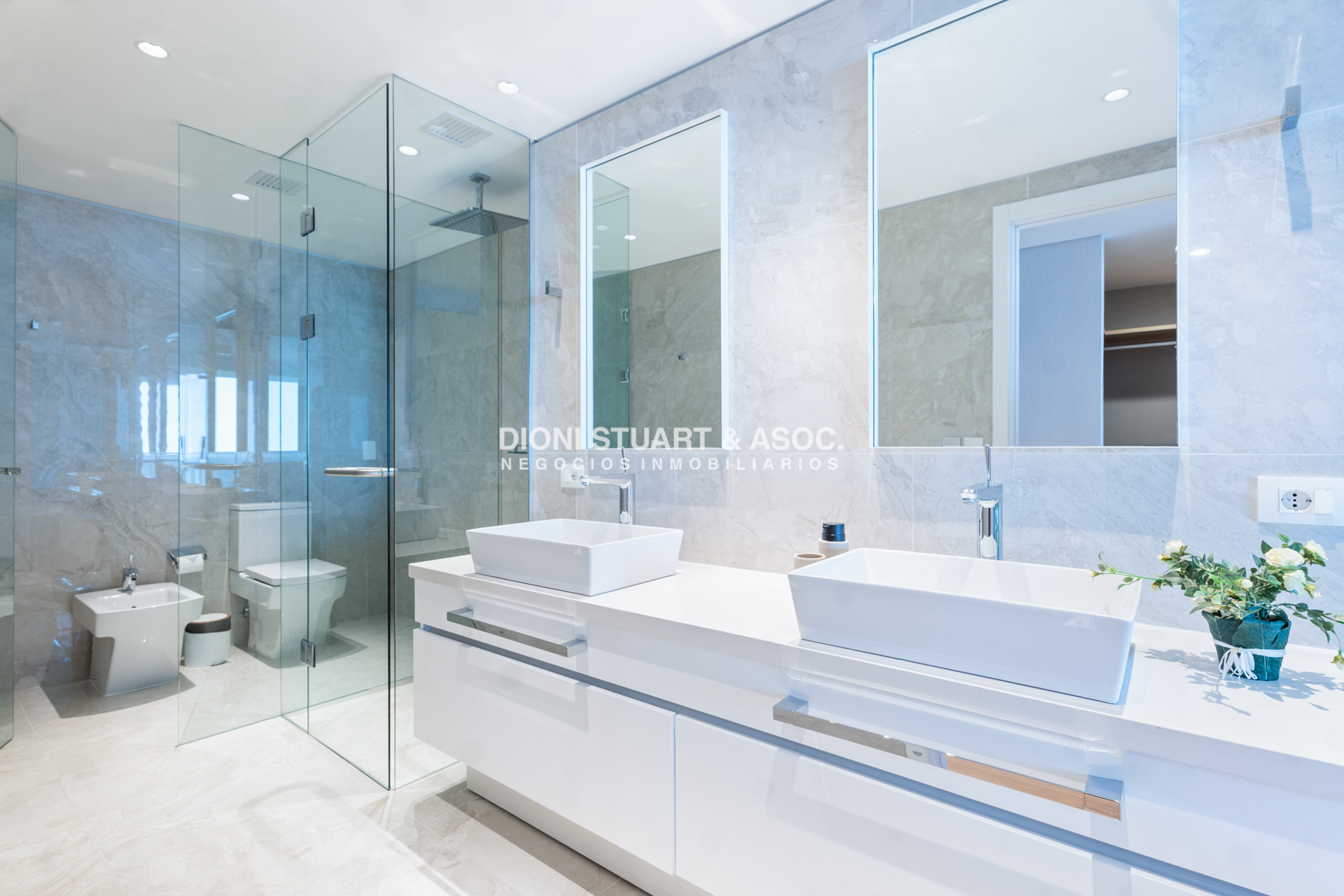 Apartamento ID.1121 - TRUMP UNIFICADO - 4 SUITES + DEPENDENCIA