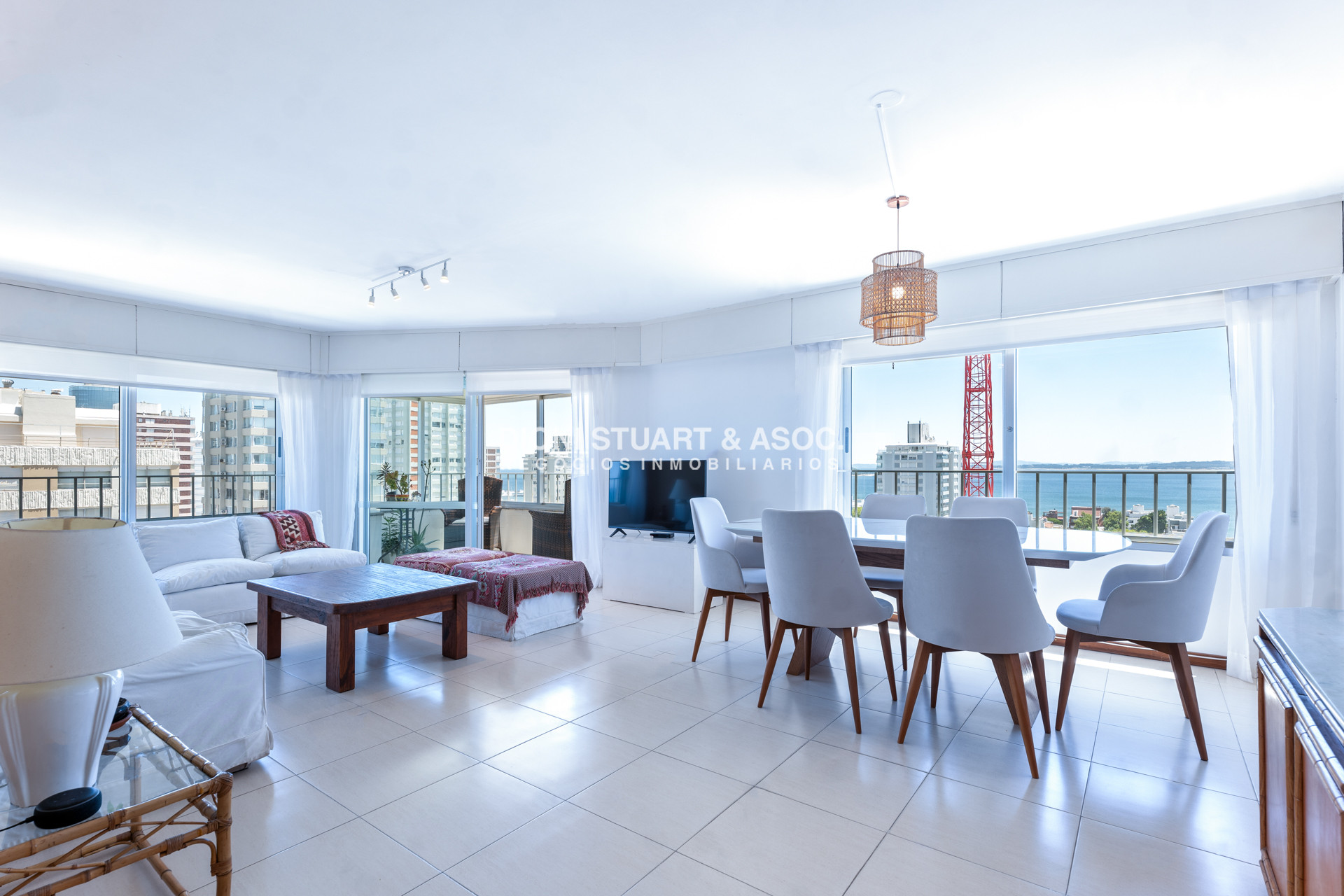 Apartamento ID.1158 - VENTA APARTAMENTO EN PENINSULA 2 DORMITORIOS RECICLADO VISTA AL MAR -  TORRE DEL SOL