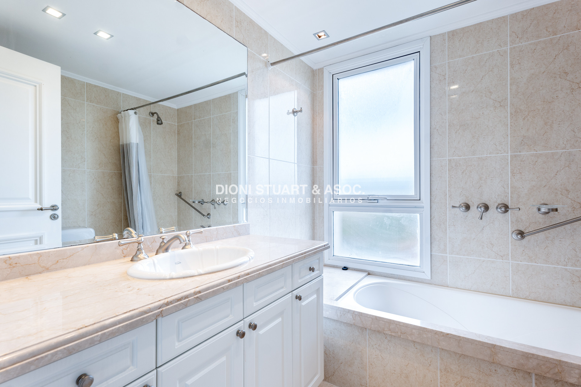 Apartamento ID.902 - DEPARTAMENTO EN VENTA EN LE JARDIN - ESQUINERO - 3 DORMITORIOS EN SUITE