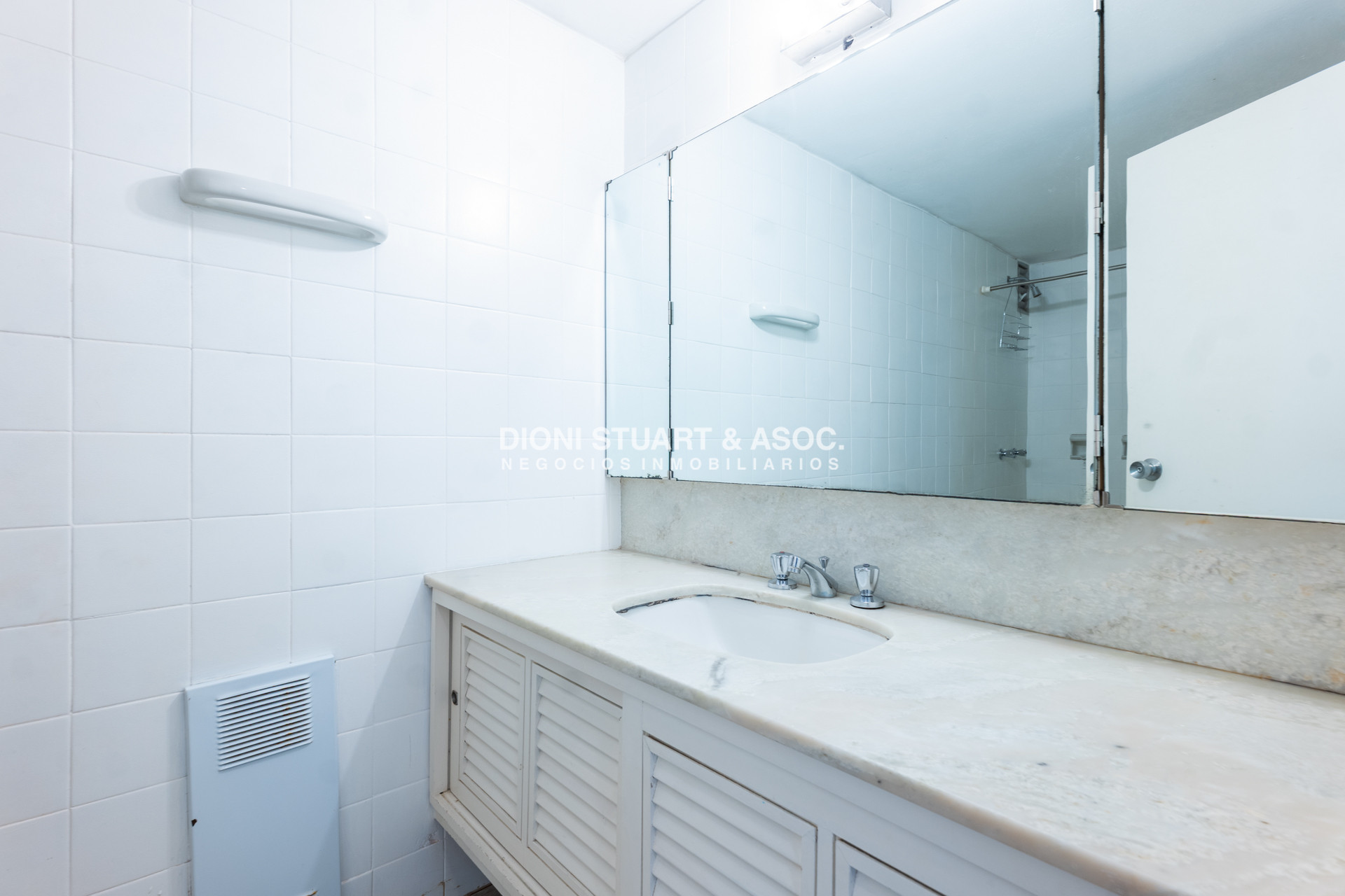 Apartamento ID.965 - APARTAMENTO EN VENTA FRENTE AL MAR PLAYA MANSA DE 2 DORMITORIOS Y MEDIO TODOS LOS AMENITIES - LINCOLN CENTER TORRE WASHINGTON
