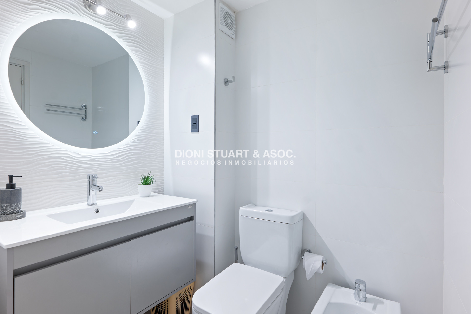 Apartamento ID.444 - APARTAMENTO EN VENTA DE 1 DORMITORIO Y MEDIO FRENTE AL MAR - PLAYA MANSA - COMPLEJO LINCOLN CENTER