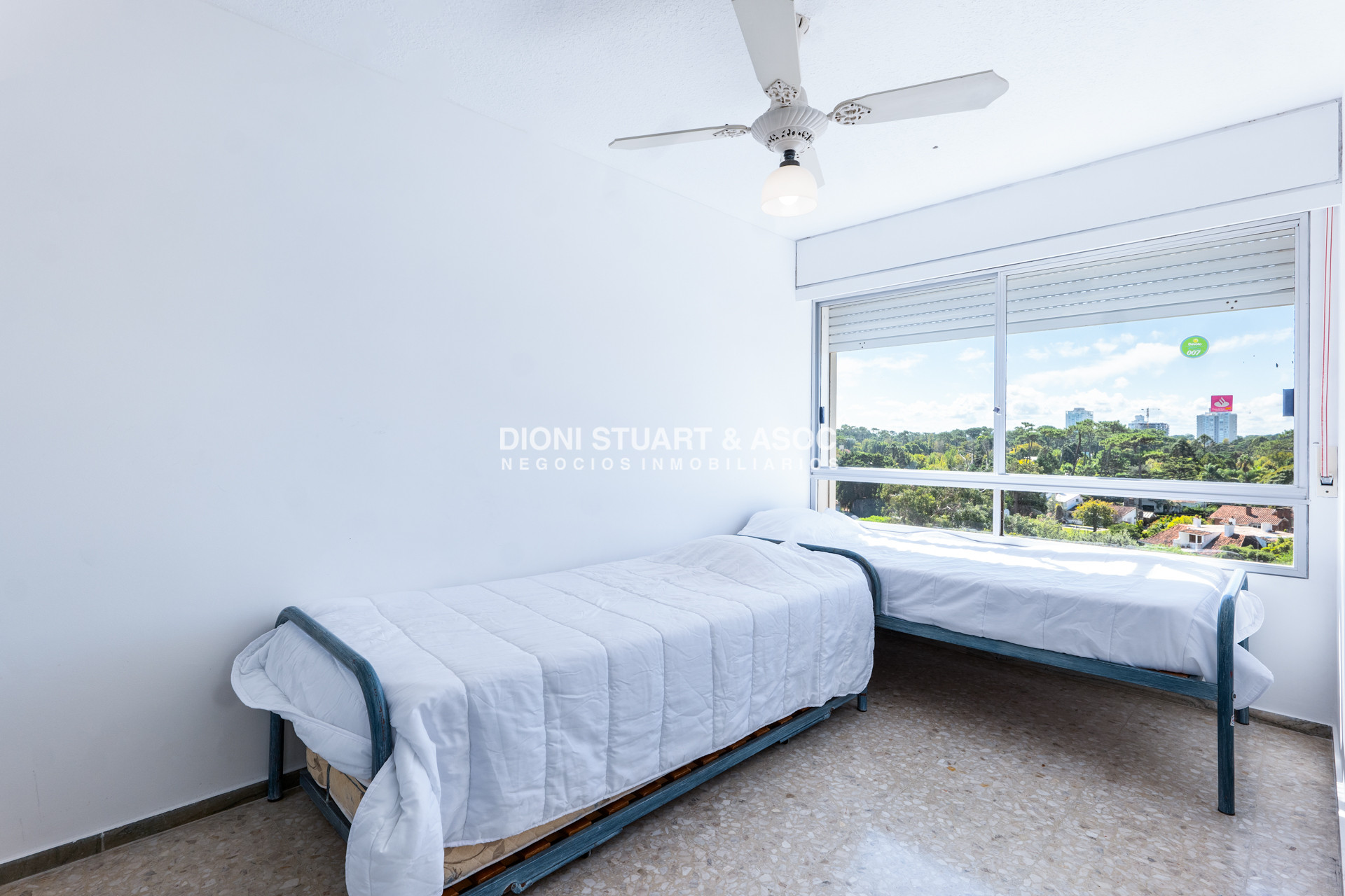 Apartamento ID.935 - DEPARTAMENTO EN VENTA FRENTE AL MAR DE 2 DORMITORIOS Y DEPENDENCIA DE SERVICIO RECICLADO EN TUNQUELEN I - PRIMERA LINEA PLAYA MANSA