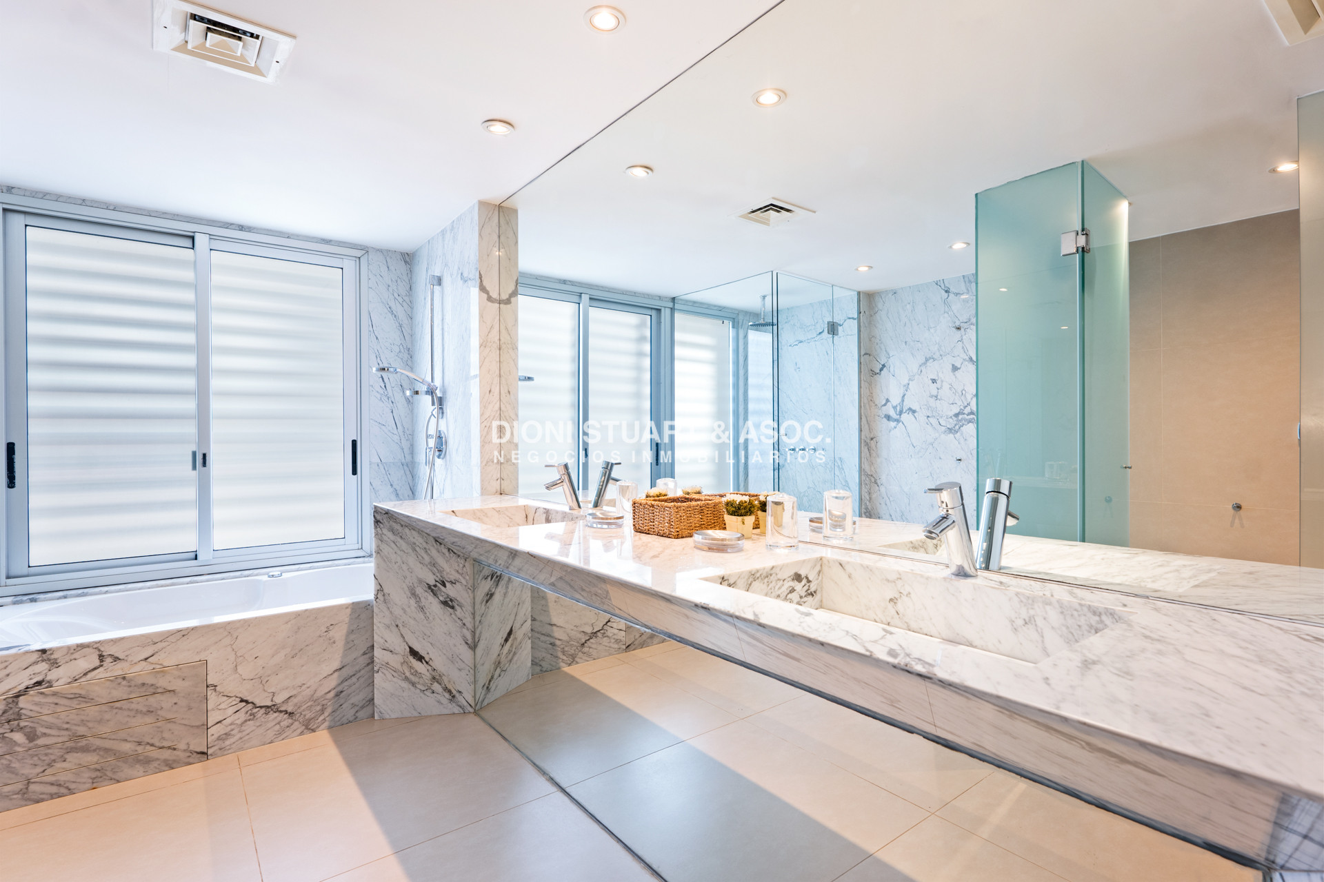 Apartamento ID.756 - DEPARTAMENTO PRIMERA LINEA BRAVA - 4 DORMS EN SUITE - MYTHOS