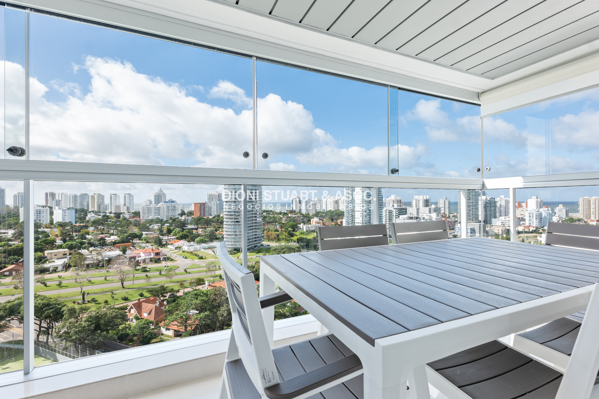 Apartamento ID.661 - Apartamento en Alquiler Invernal - Anual - Temporada - Edificio Miami Boulevard I - Playa Mansa - Punta del Este