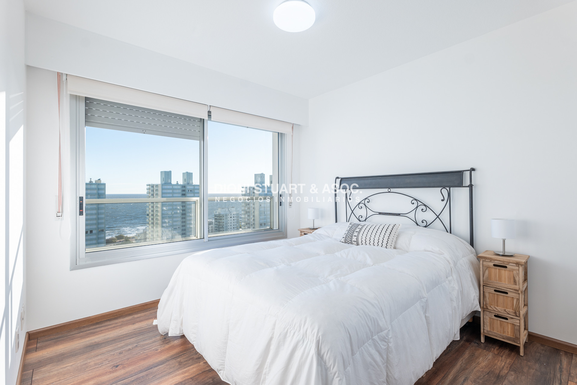 Apartamento ID.656 - Alquiler Anual -  2 Dormitorios - Sol y Amenities - Complejo Lincoln Center