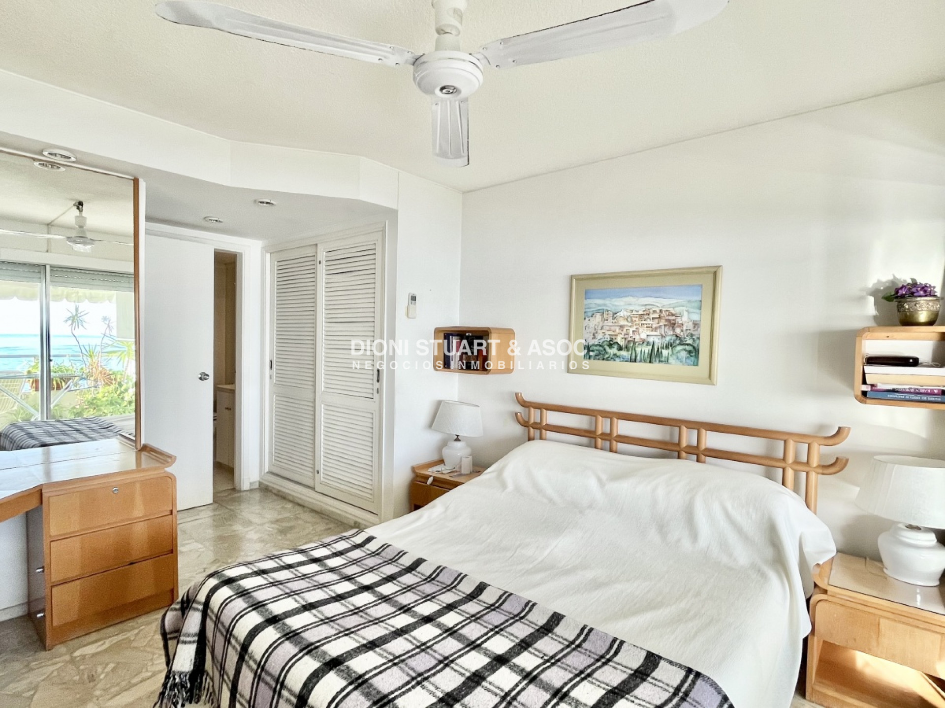 Apartamento ID.215 - APARTAMENTO EN ALQUILER 3 DORMITORIOS FRENTE AL MAR PLAYA MANSA - COMPLEJO LINCOLN CENTER