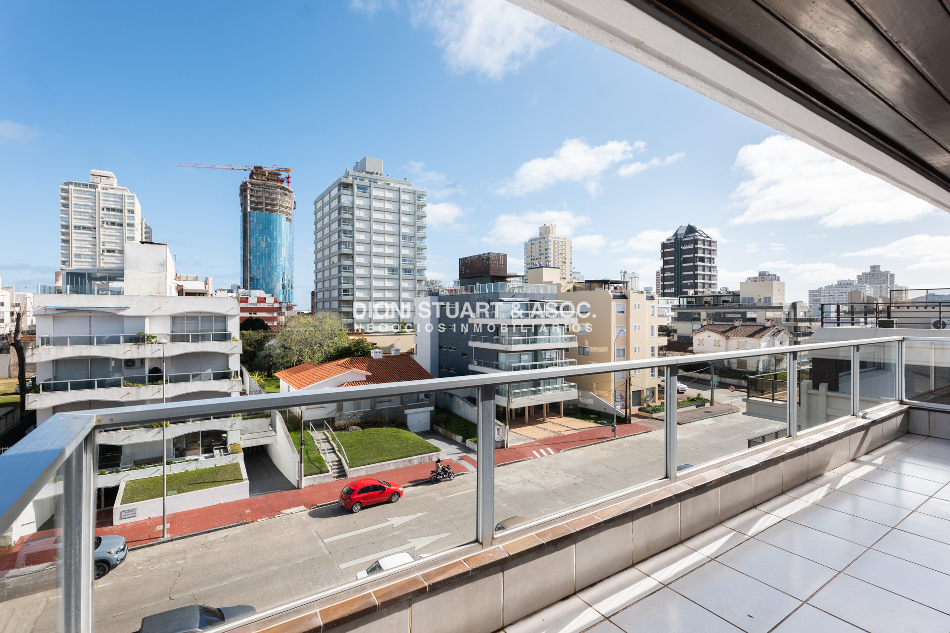 Apartamento ID.750 - Pent House En Peninsula - Edificio Carmel - 3 Dorm y Dep. 