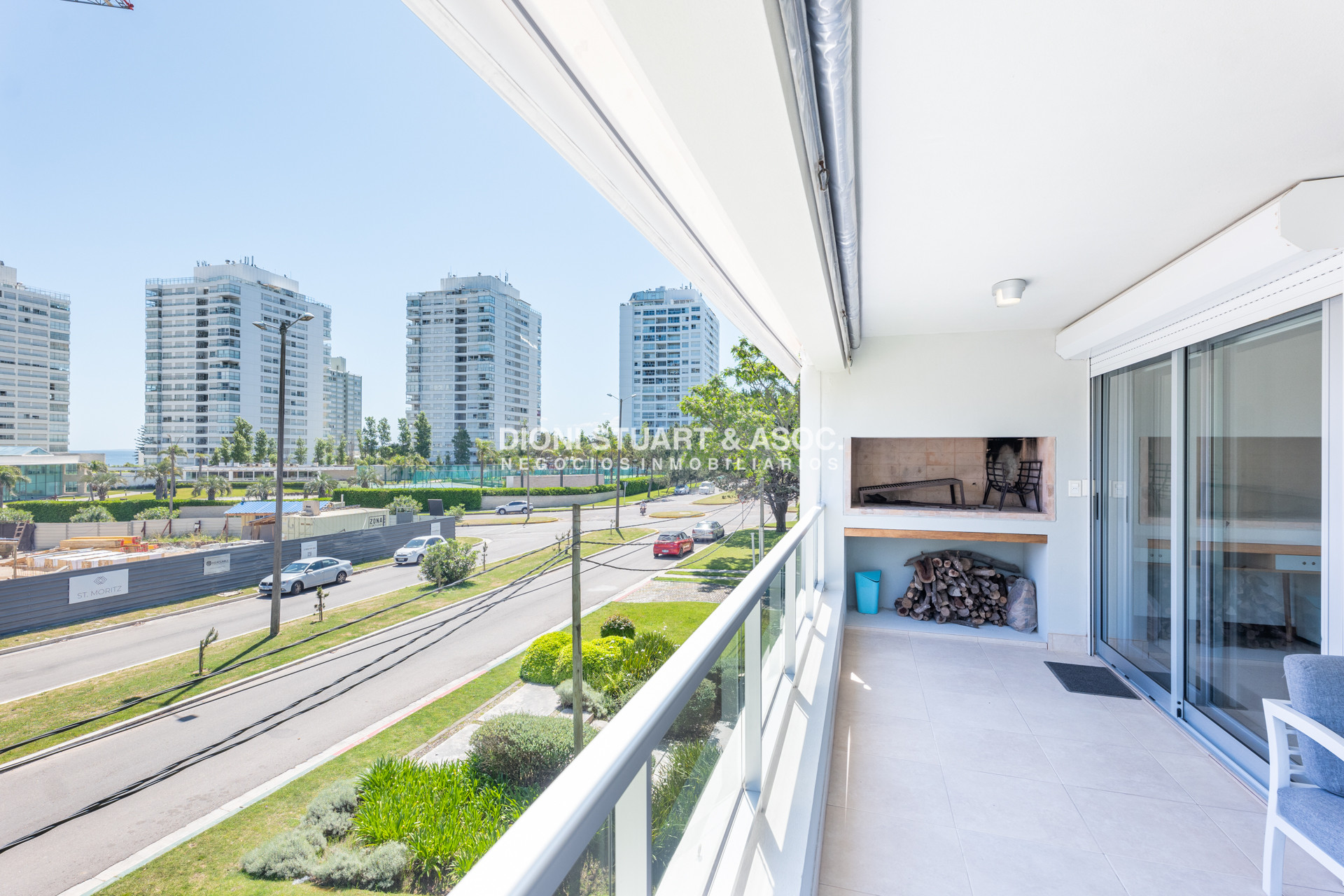 Apartamento ID.821 - APARTAMENTO EN VENTA EN PLAYA MANSA DE 2 DORMITORIOS CON PARRILLERO
